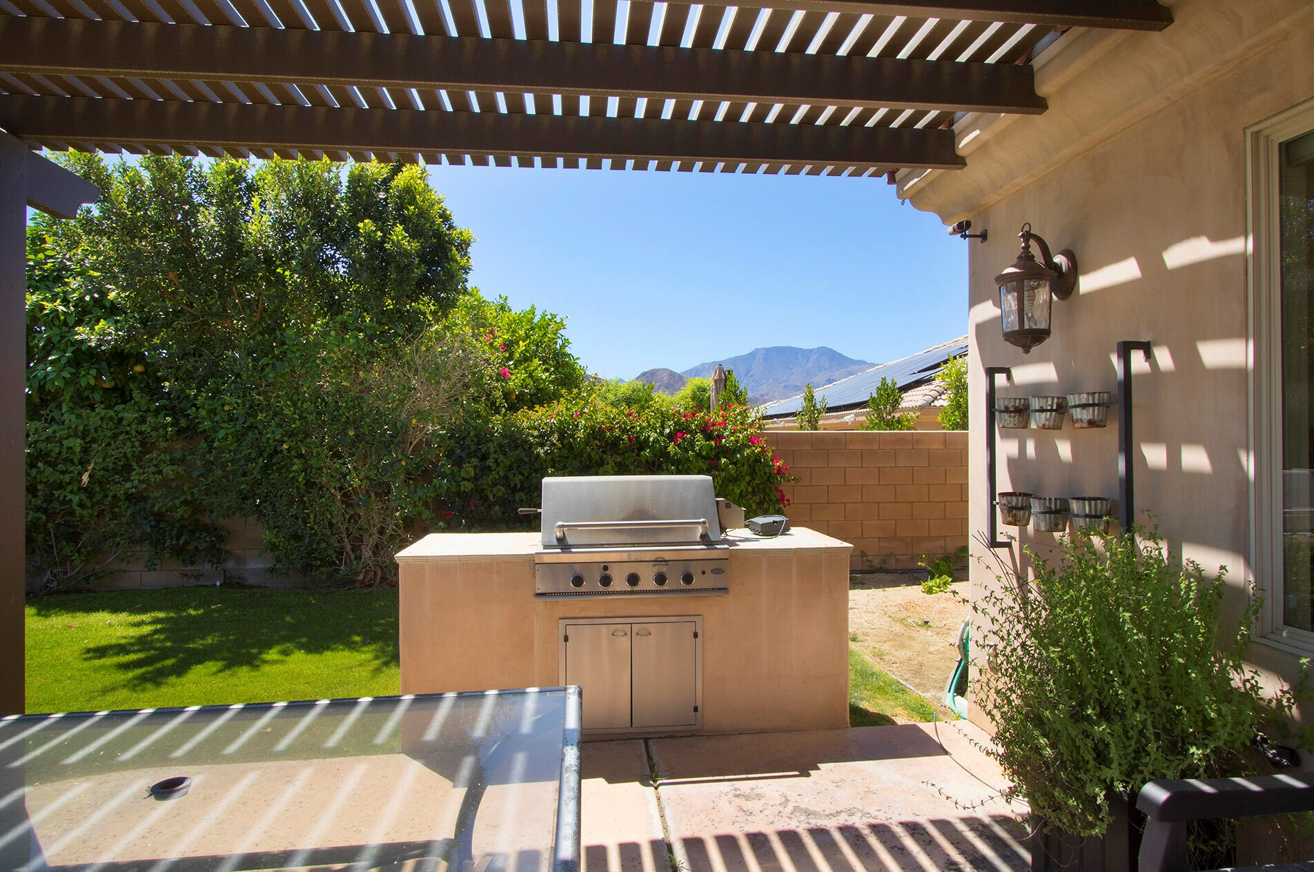 49554 Date Palm Dr, La Quinta CA  exterior