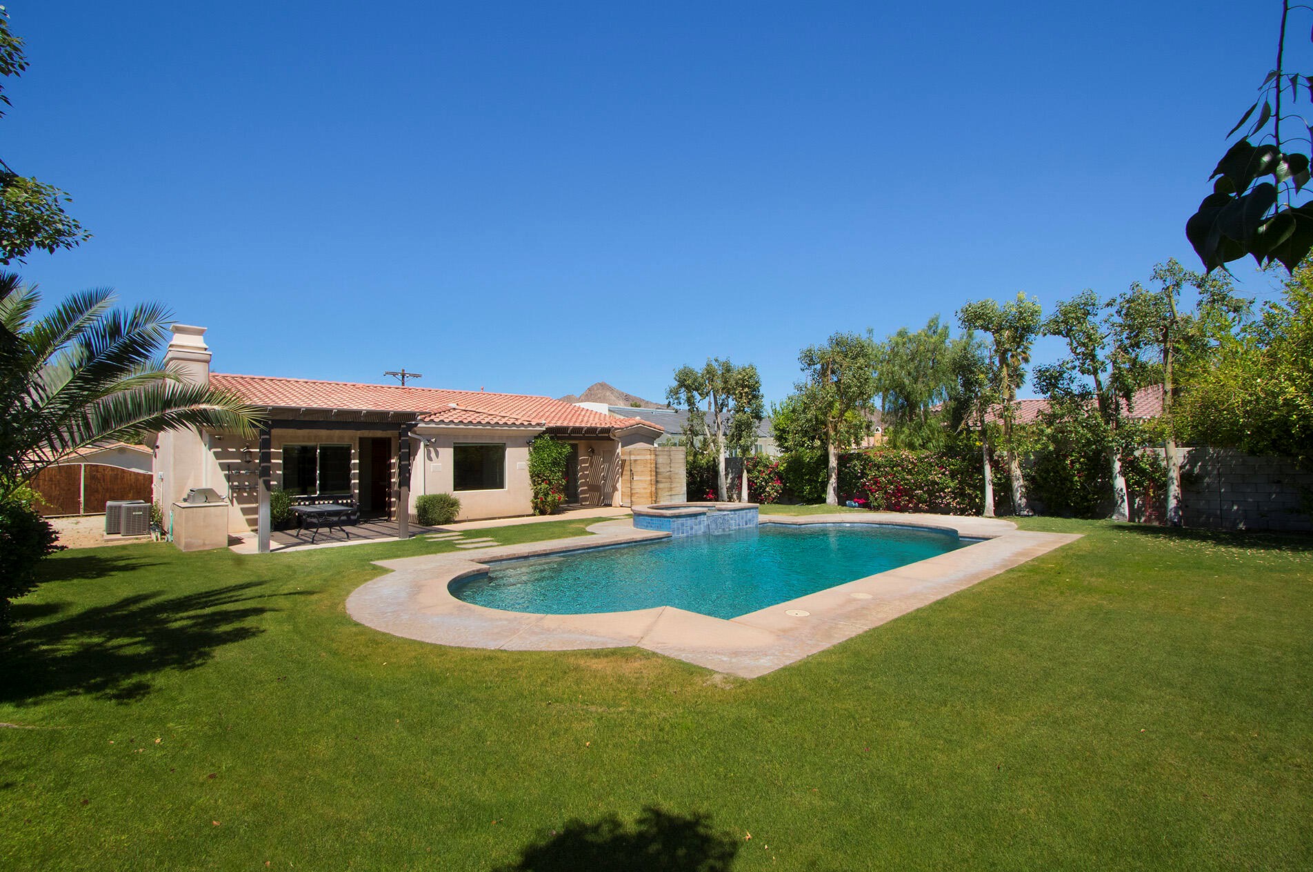 49554 Date Palm Dr, La Quinta CA  exterior