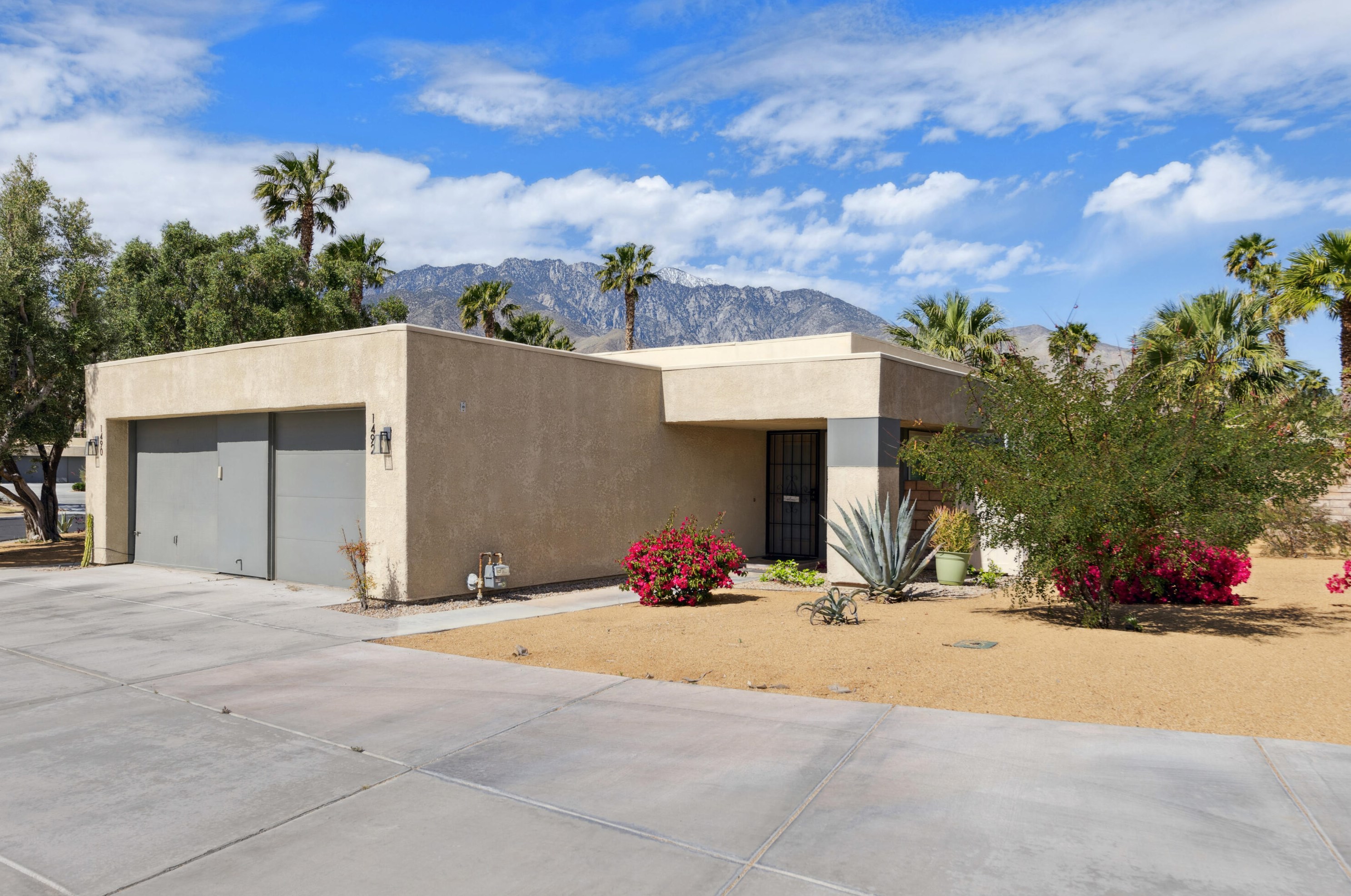1492 Sunflower Cir, Palm Springs, CA 92262-1786