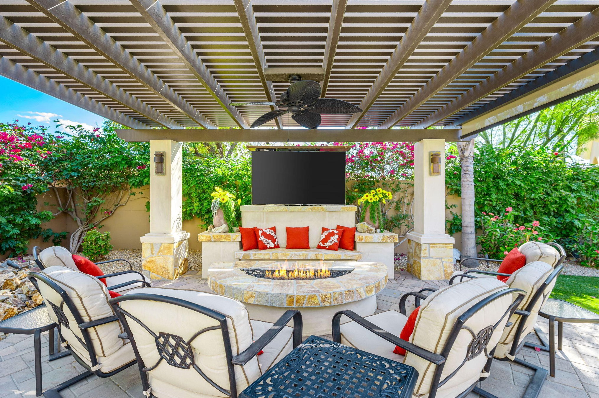 912 Mission Creek Dr, Palm Desert, CA 92211-5907
