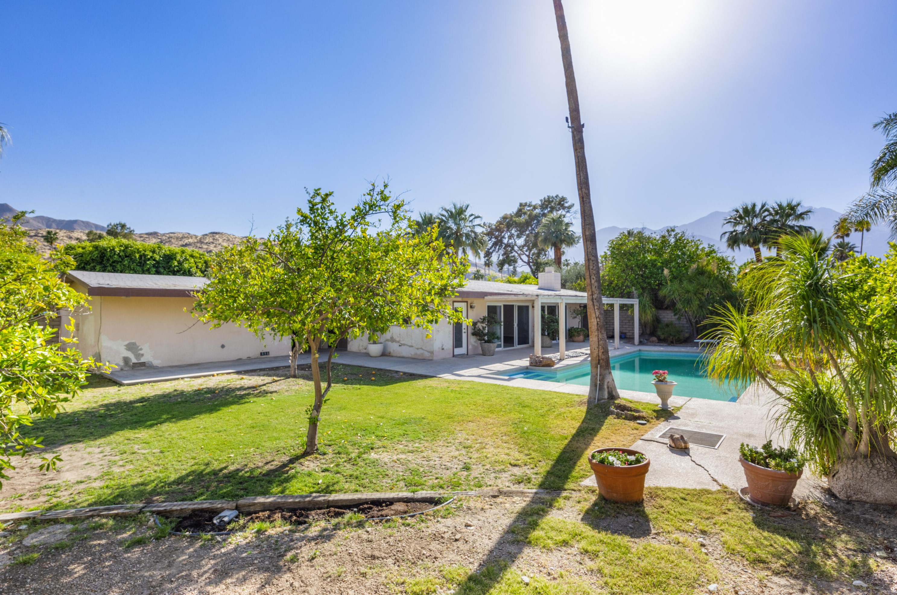 5112 Lakeside Dr, Palm Springs, CA 92264-5923