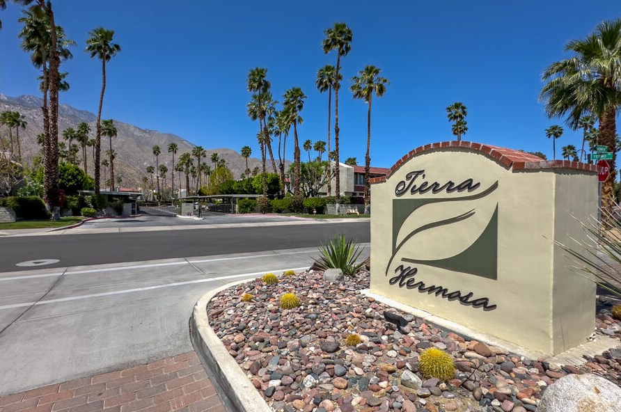 1470 Yermo Dr, Palm Springs, CA 92262-0729