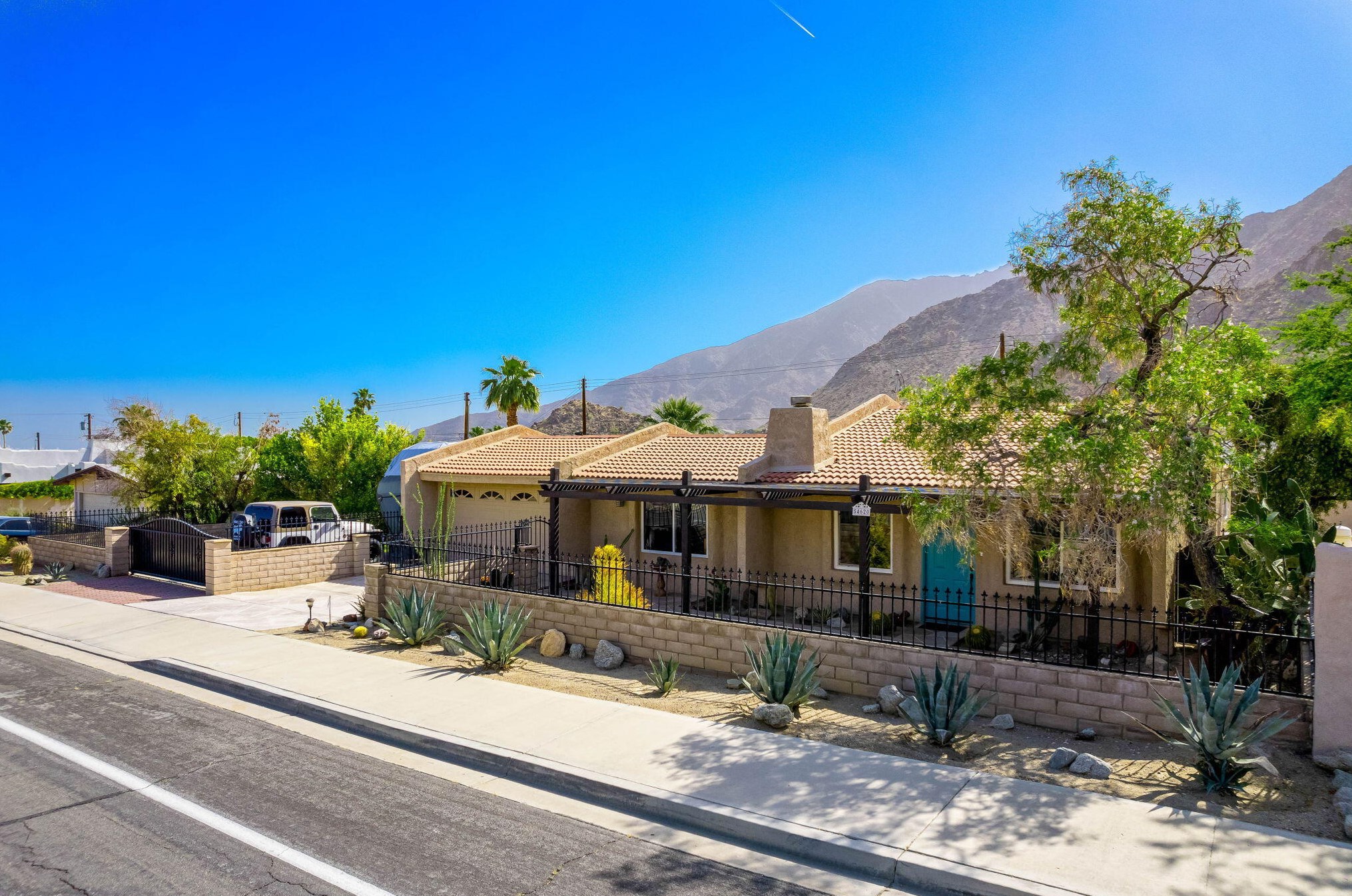 54620 Eisenhower Dr, La Quinta, CA 92253