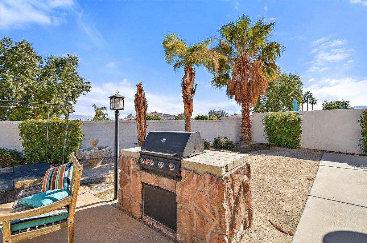 30648 Bloomsbury Ln, Cathedral City CA  92234-2581 exterior