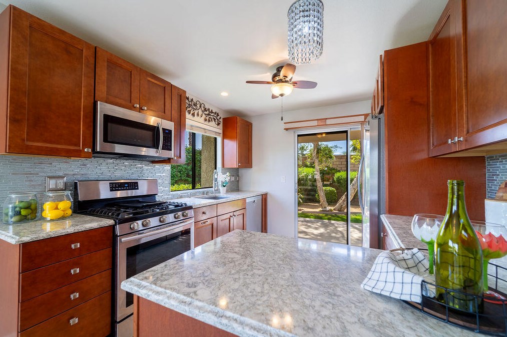 285 Via Pucon, Palm Desert, CA 92260-2280