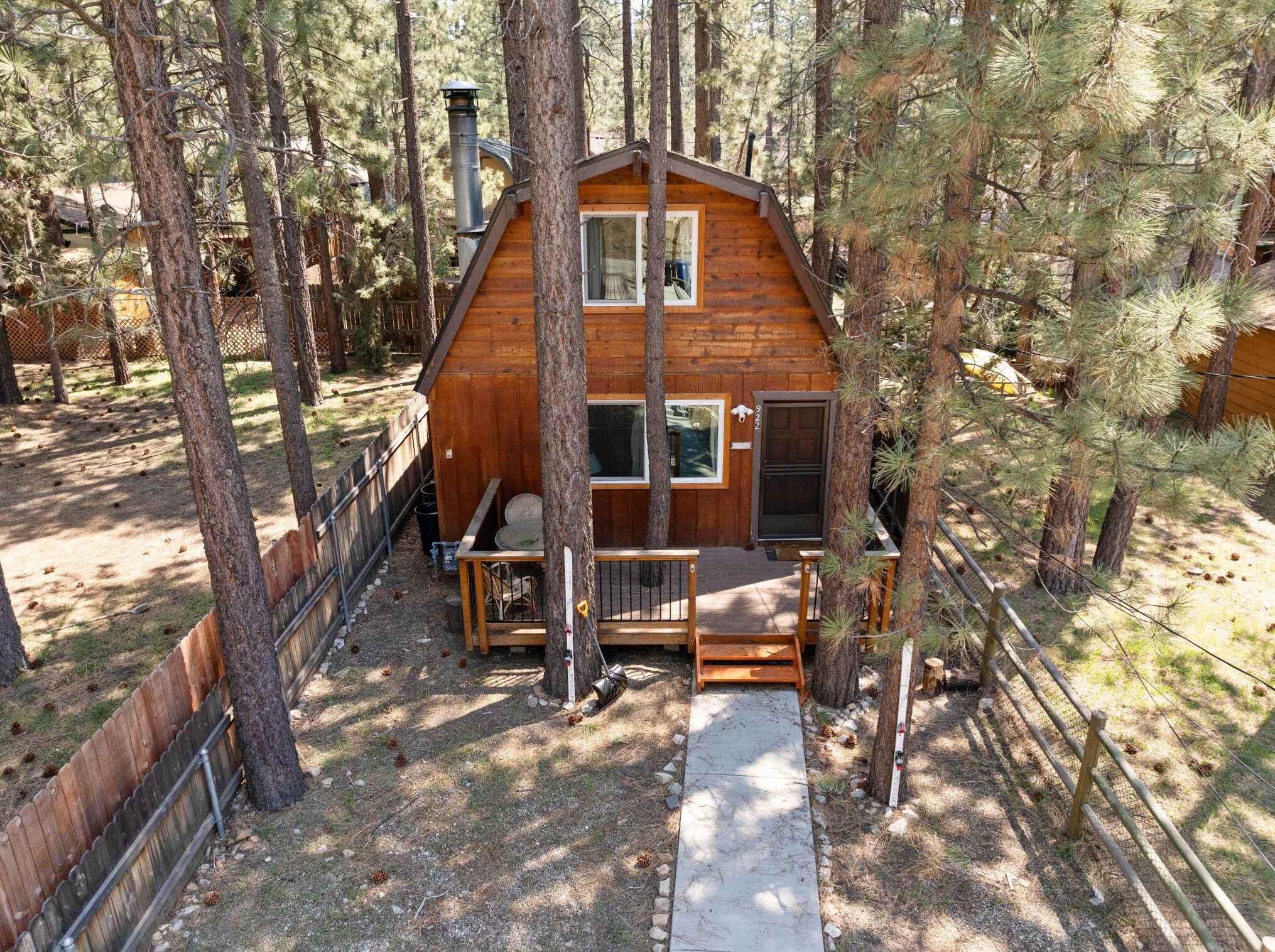 922 Robinhood Blvd, Big Bear City, CA 92314-9126