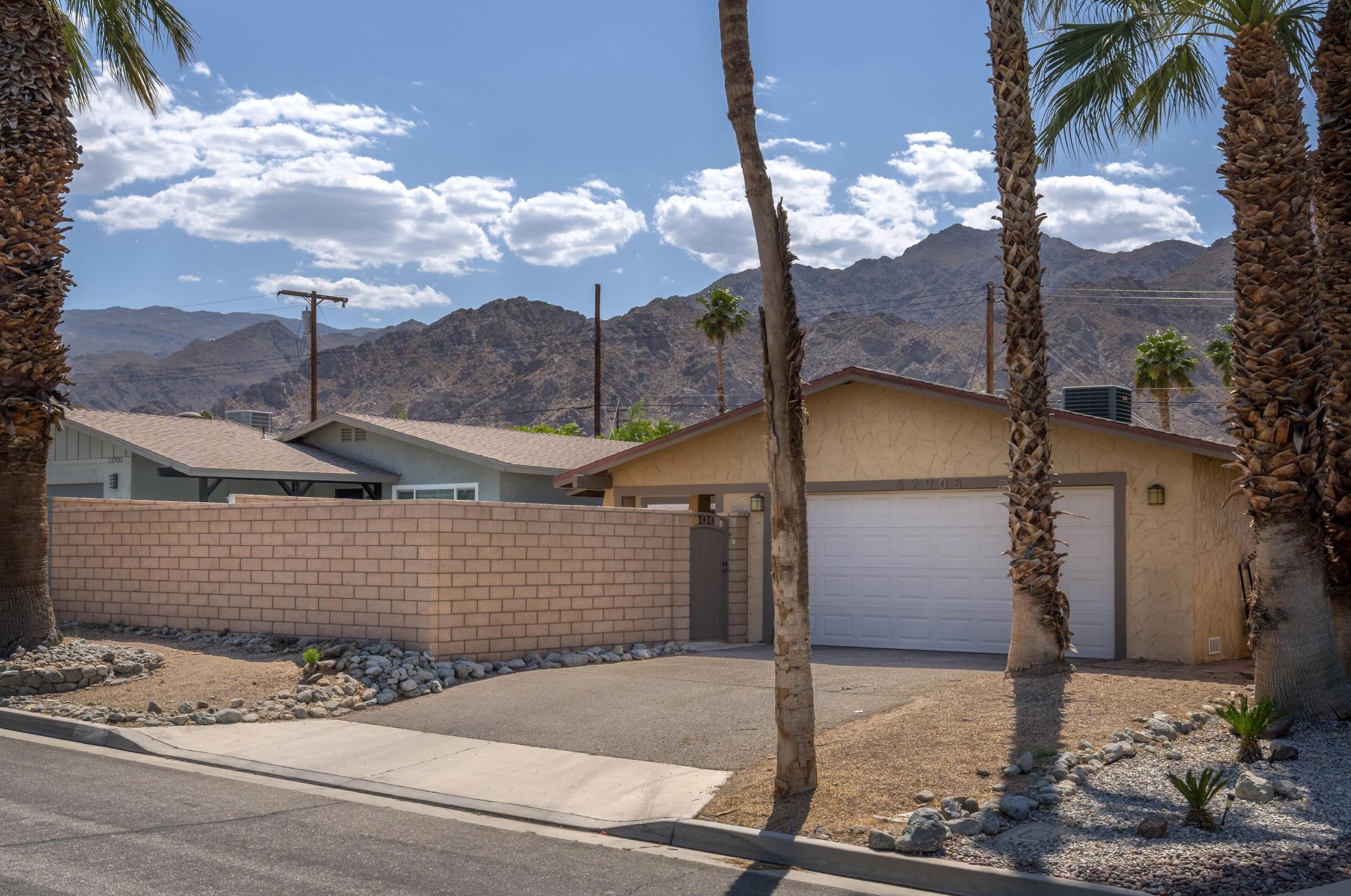 52905 Avenida Obregon, La Quinta, CA 92253-3322