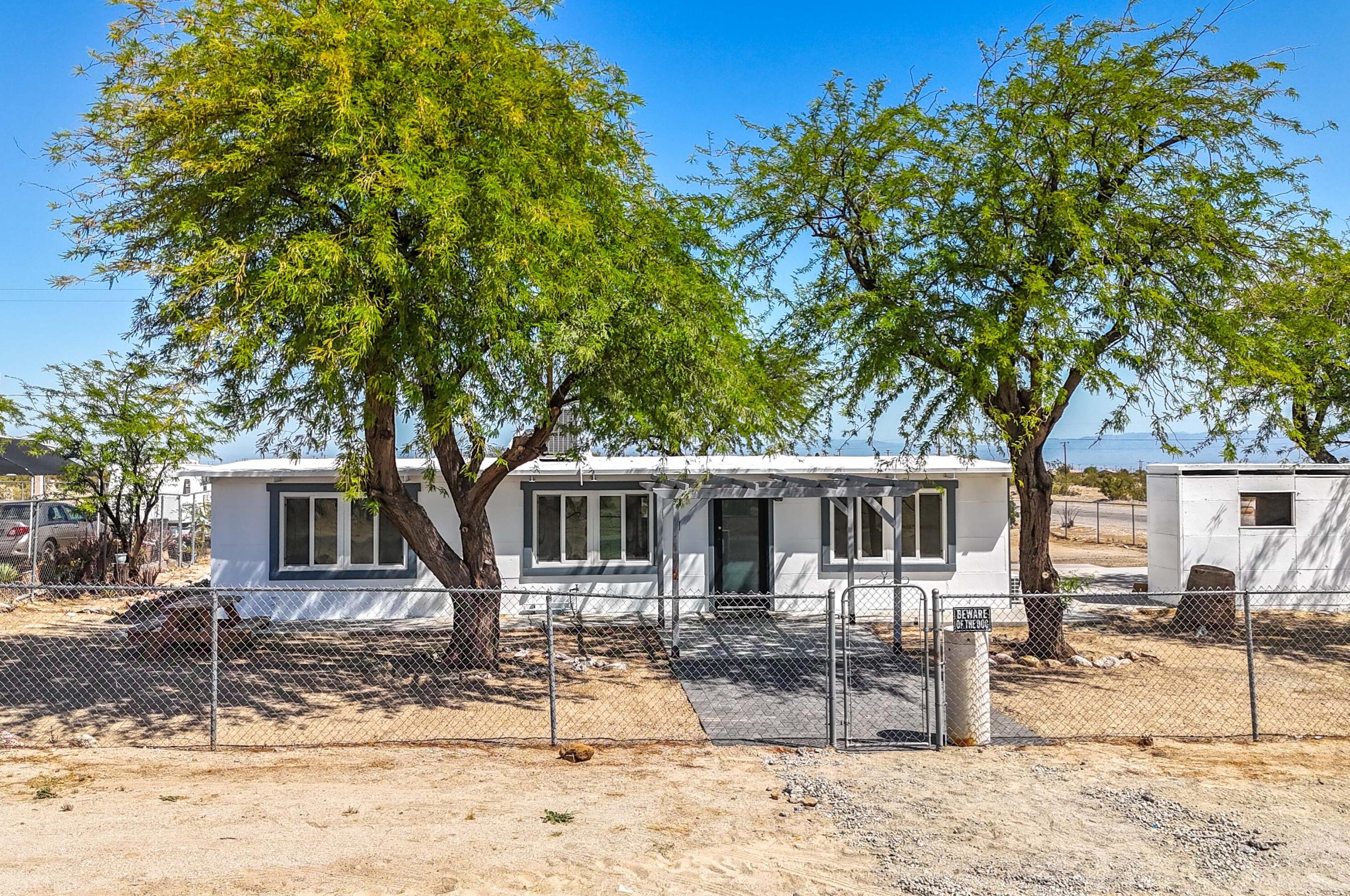 1216 Sunrise Dr, Thermal, CA 92274-8124