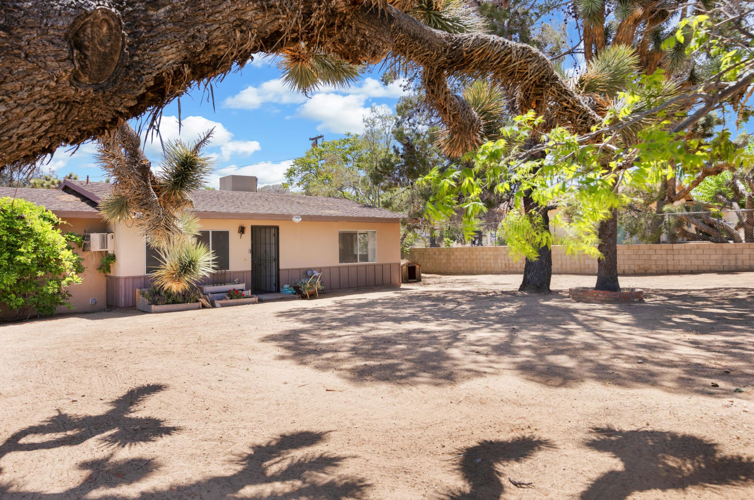 7403 Condalia Ave, Yucca Valley CA 92284-3723 exterior