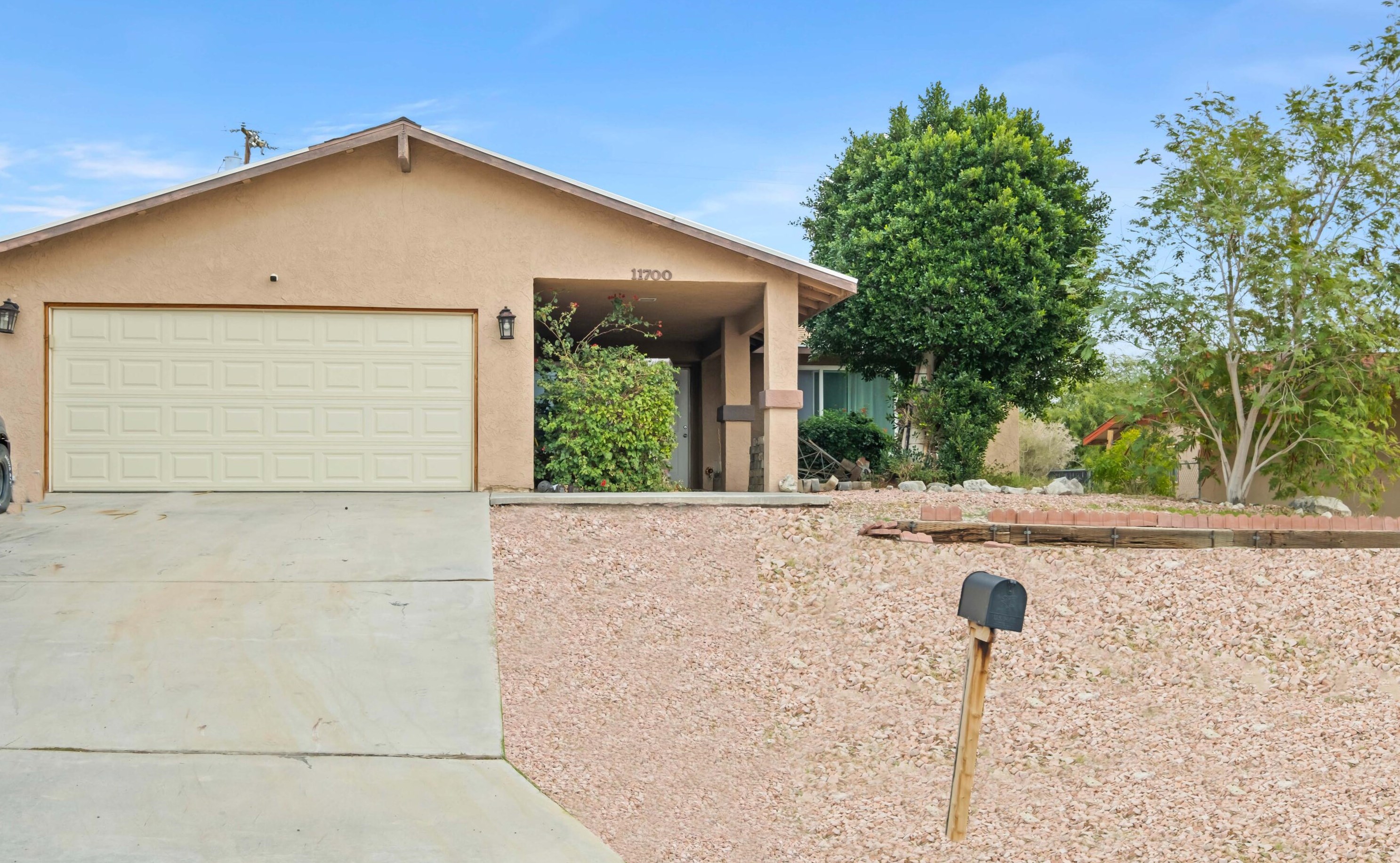 11700 Verbena Dr, Desert Hot Springs CA  92240-3328 exterior