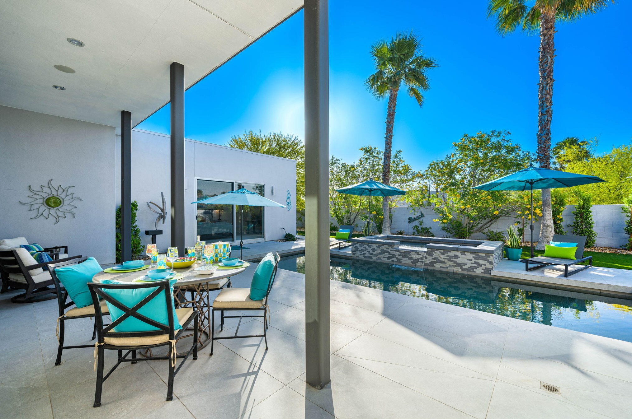 502 Skylar Ln, Palm Springs, CA 92262-0561