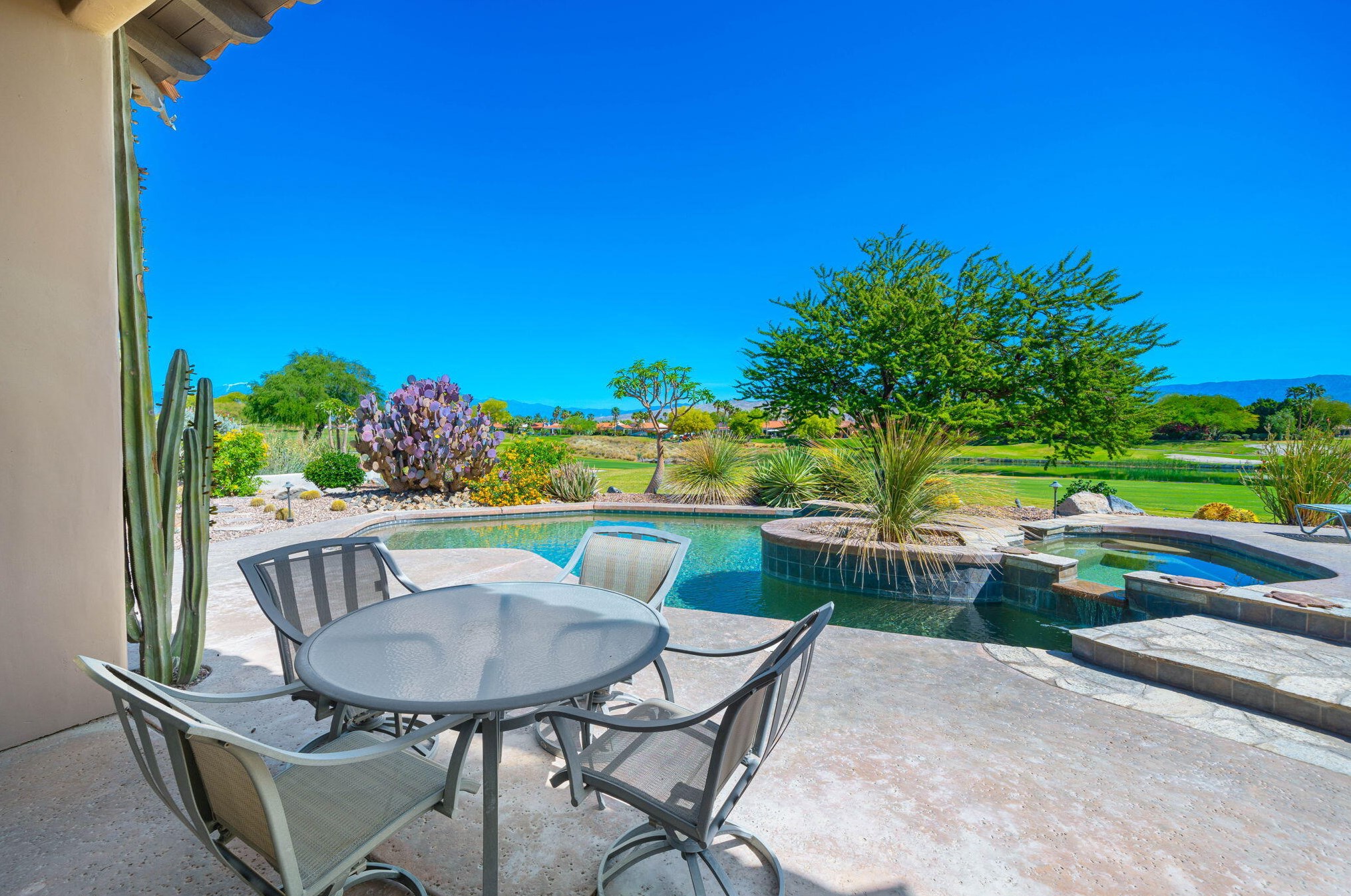 140 Loch Lomond Rd, Rancho Mirage, CA 92270