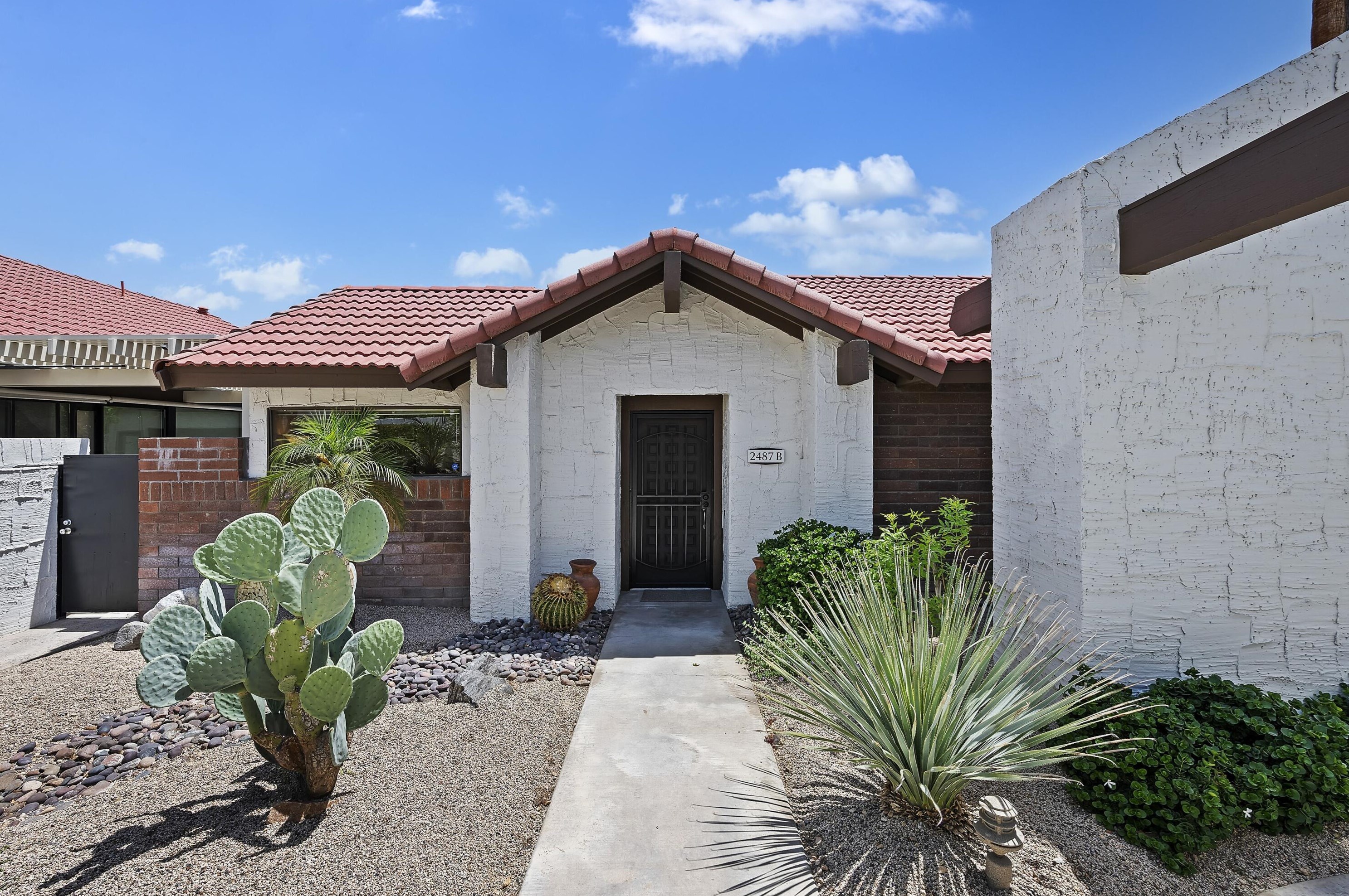 2487 Gene Autry Trl, Palm Springs, CA 92264-5814