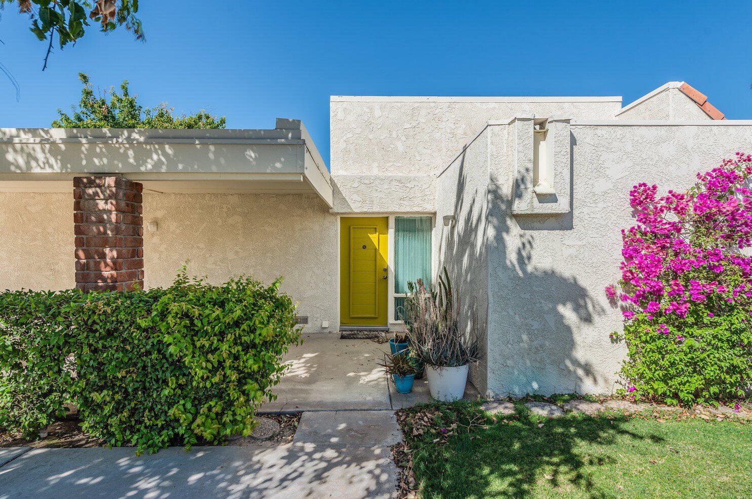 1636 Augusta Plz, Palm Springs, CA 92264-3806