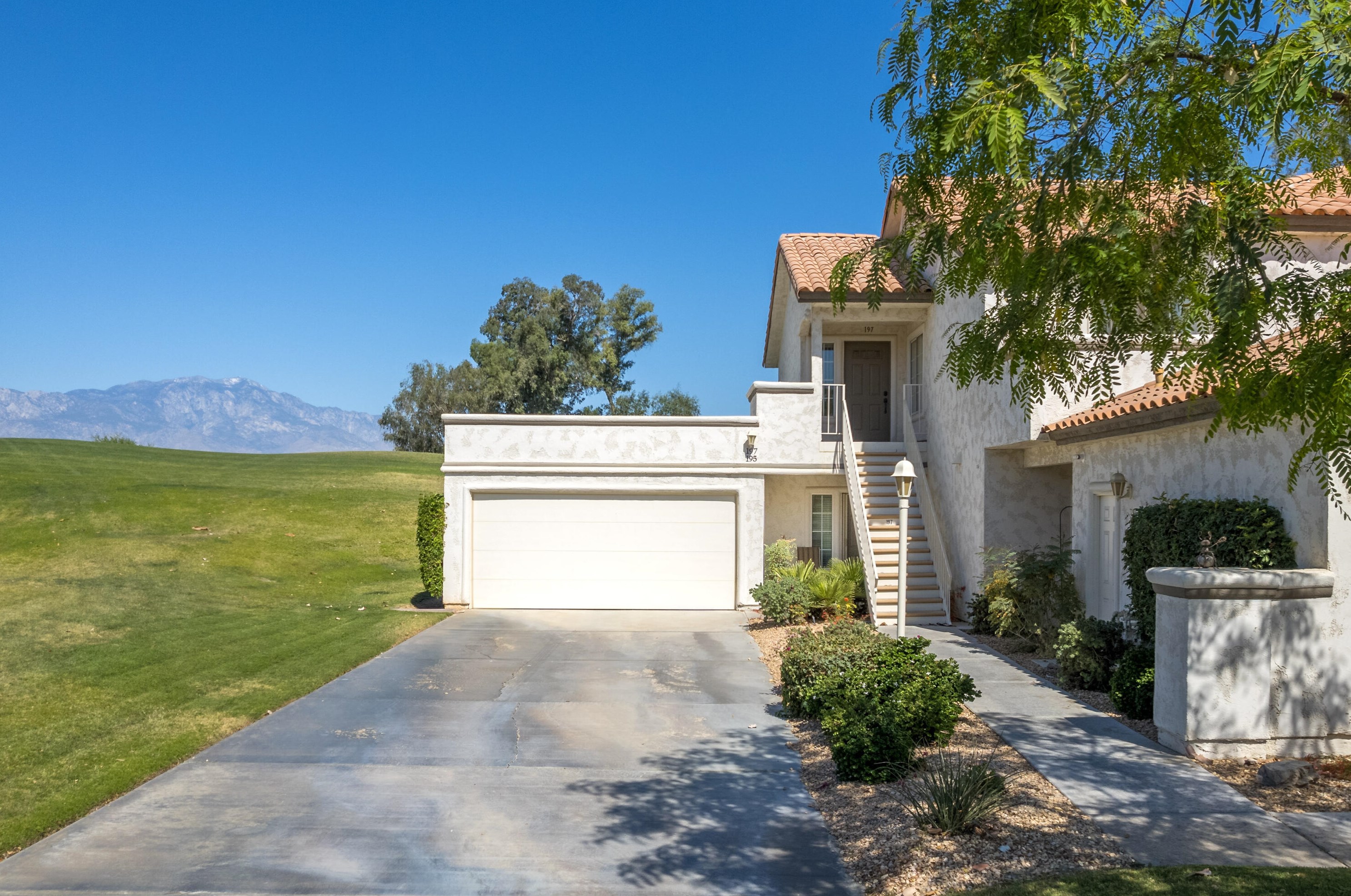 195 Desert Falls Cir, Palm Desert, CA 92211-1749