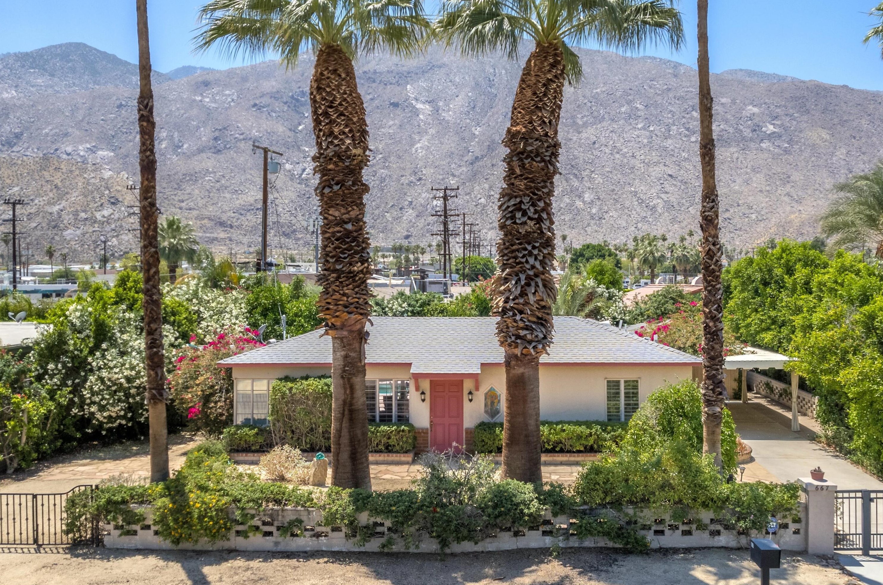 667 Indian Trl, Palm Springs, CA 92264-7624