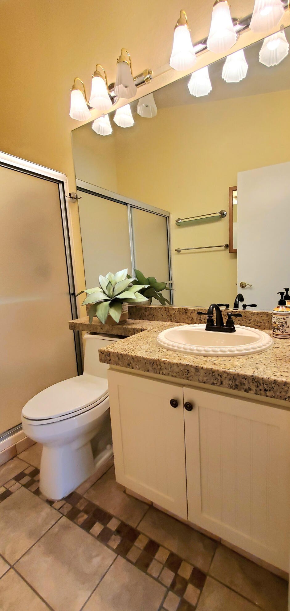 82 Zacharia Dr, Cathedral City CA  92234-6648 exterior