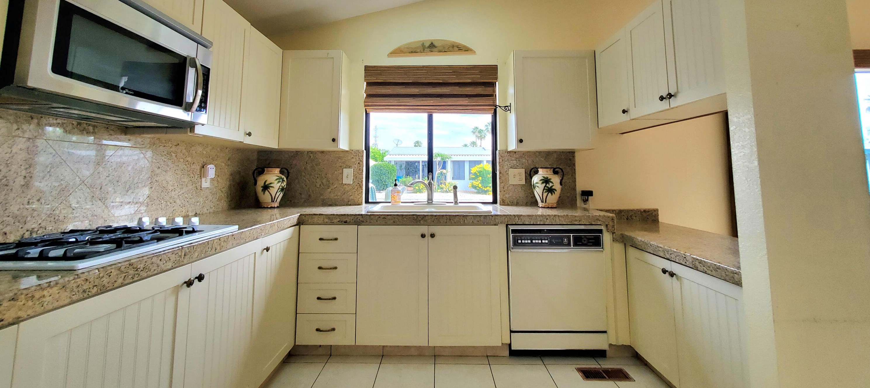 82 Zacharia Dr, Cathedral City CA  92234-6648 exterior