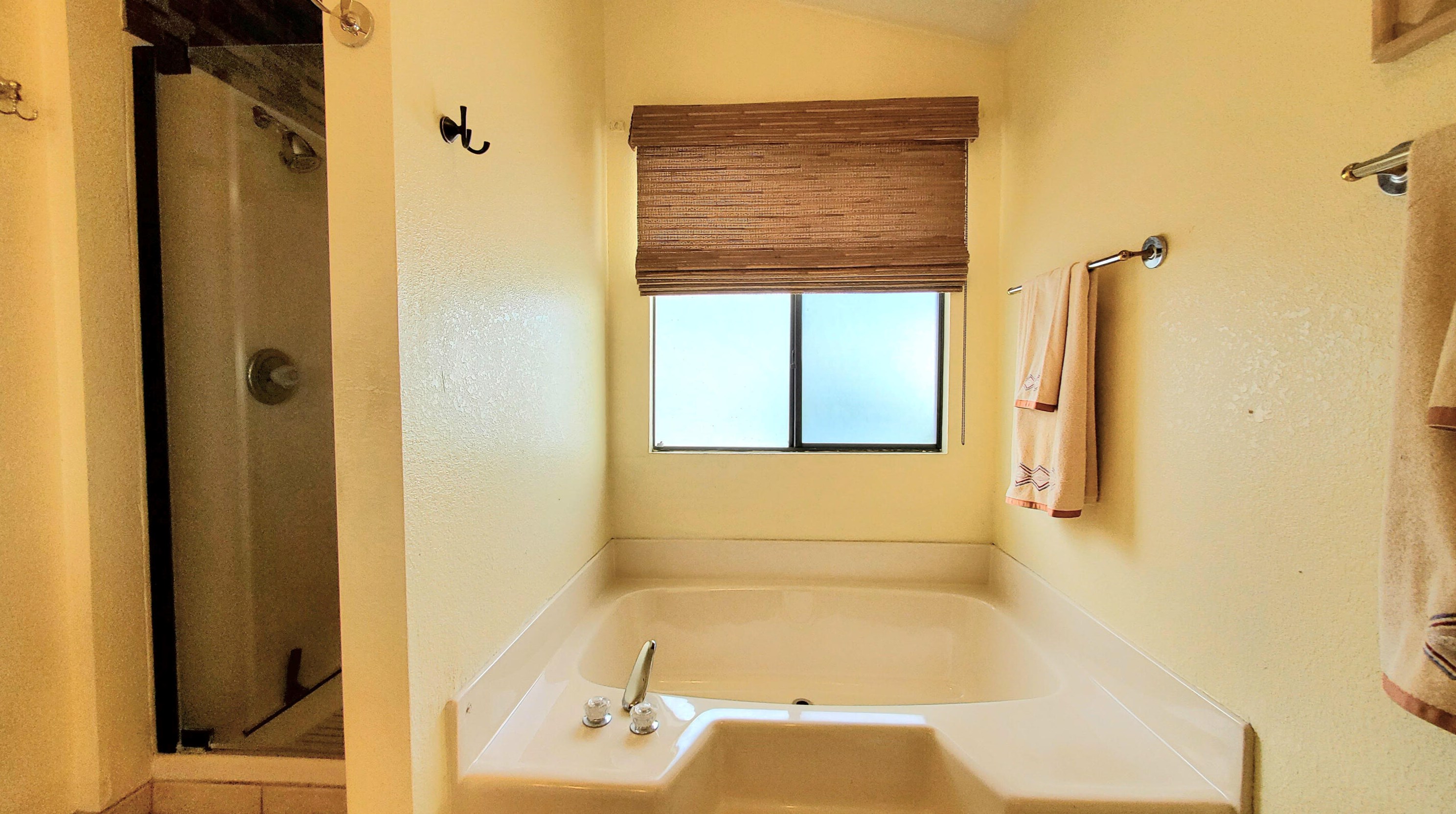 82 Zacharia Dr, Cathedral City CA  92234-6648 exterior