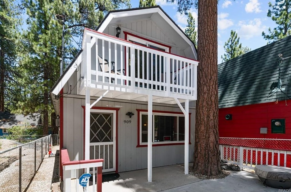909 Sugarloaf Blvd, Big Bear City, CA 92314-9652