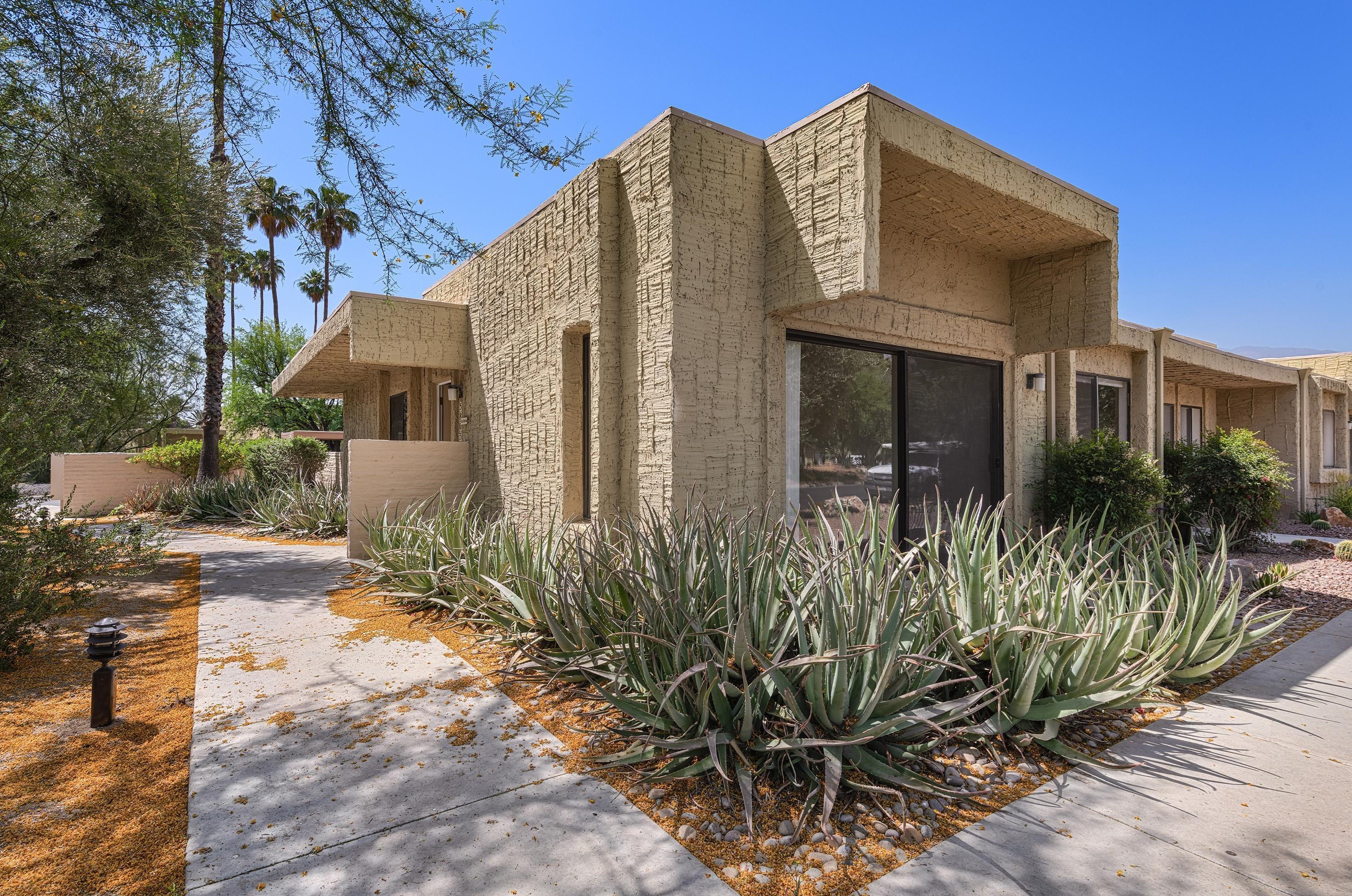 5803 Los Santos Dr, Palm Springs, CA 92264-6013