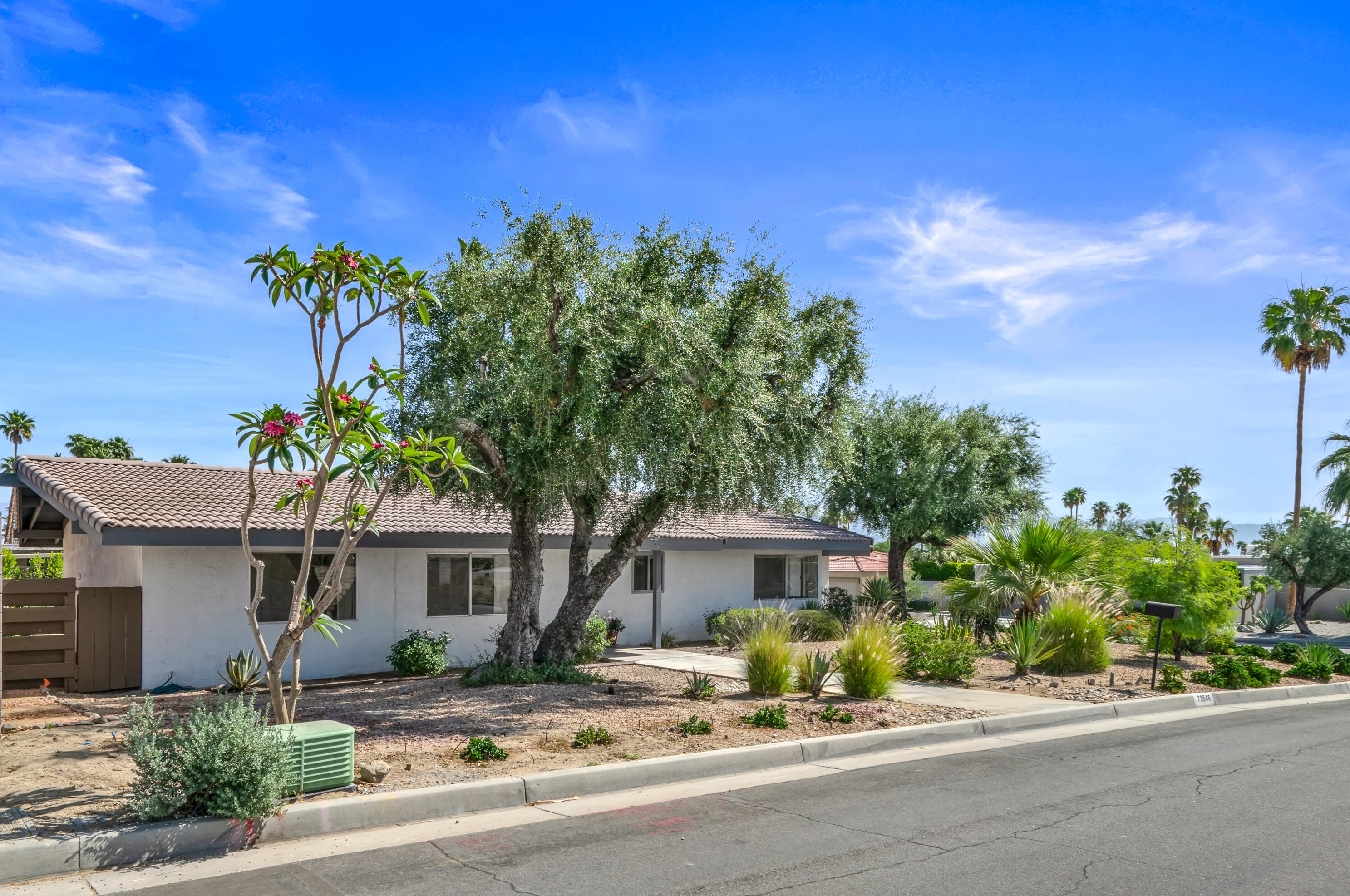 73546 Sun Ln, Palm Desert, CA 92260-6131
