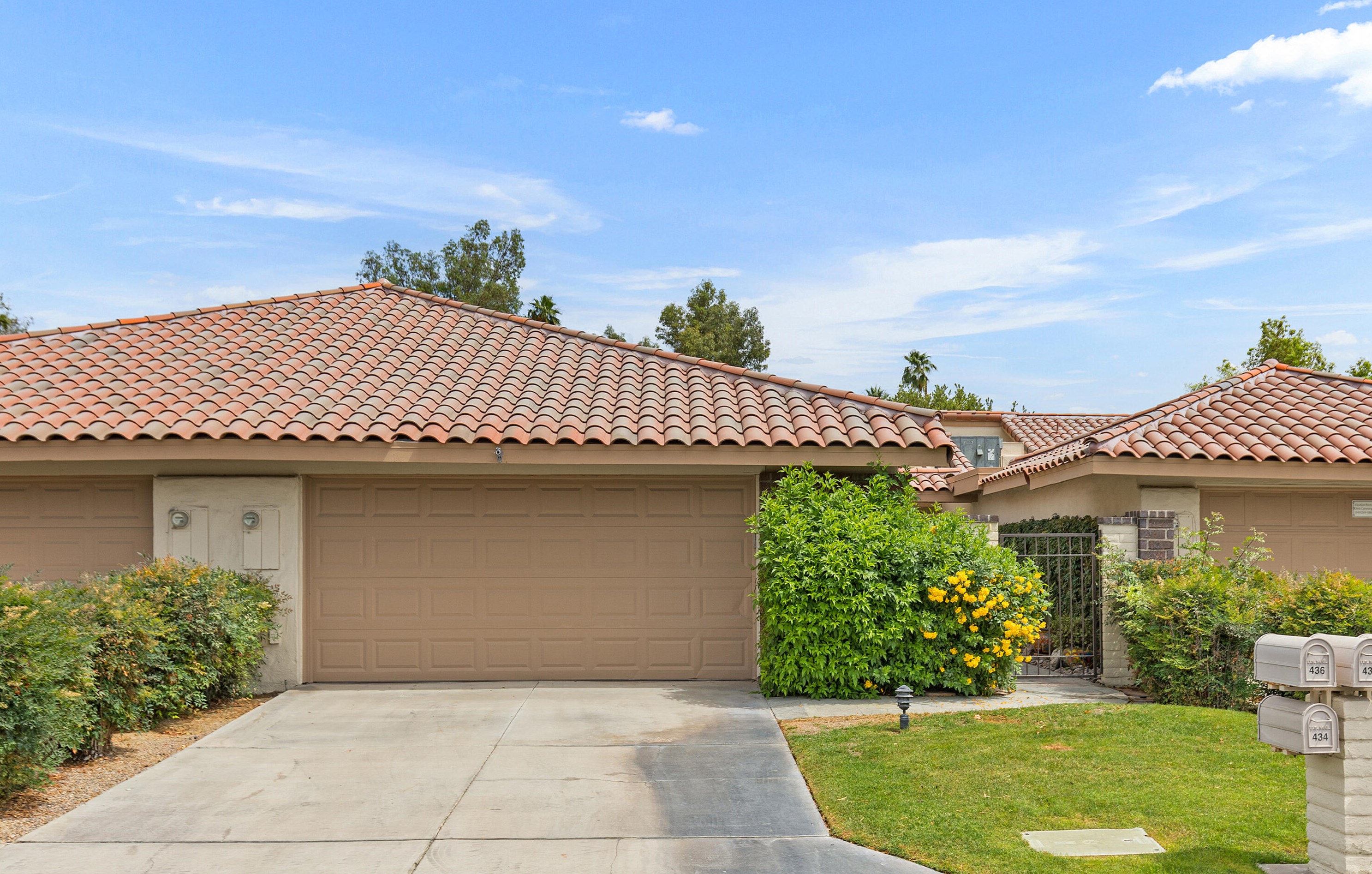 438 Sierra Madre, Palm Desert, CA 92260-2166