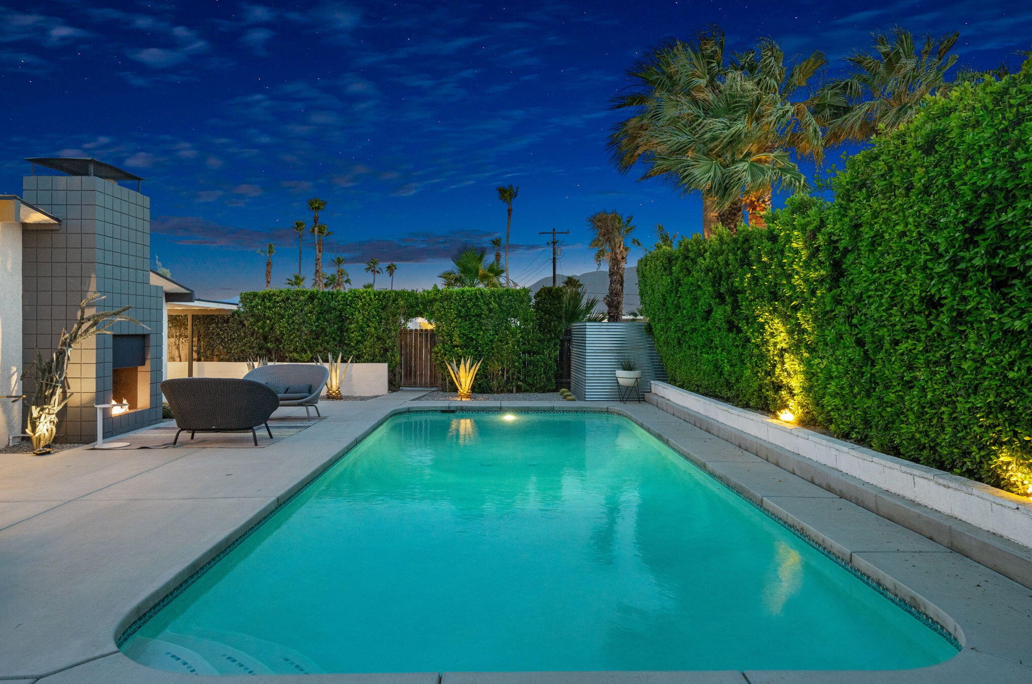 2311 Avenida Caballeros, Palm Springs CA  92262-3307 exterior