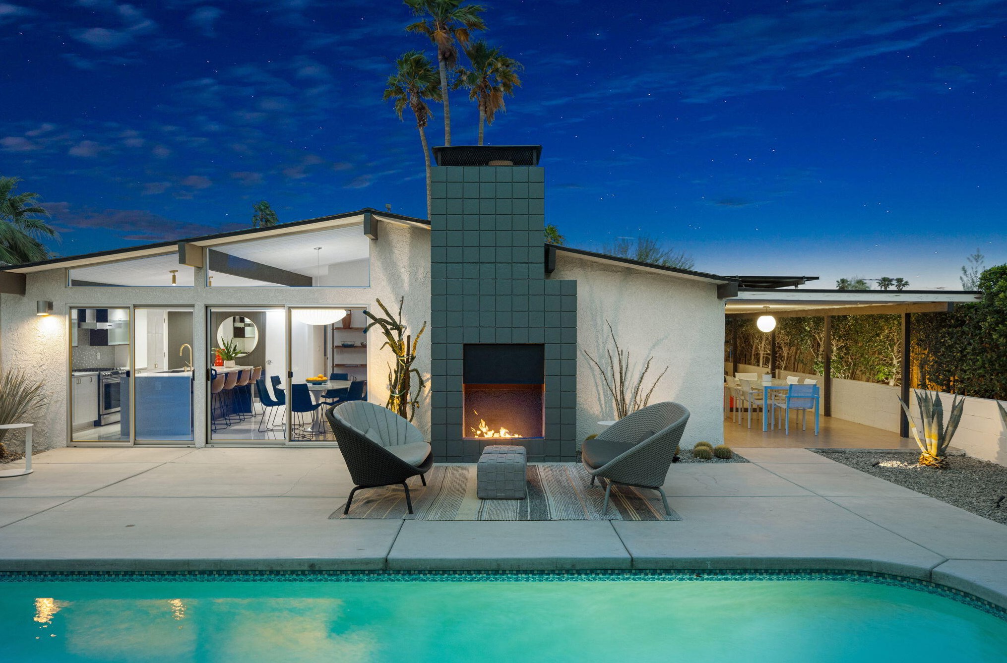 2311 Avenida Caballeros, Palm Springs CA  92262-3307 exterior
