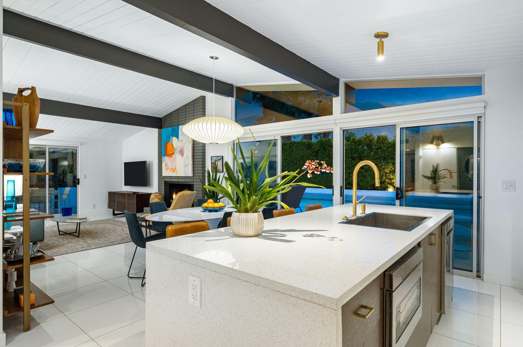 2311 Avenida Caballeros, Palm Springs CA  92262-3307 exterior