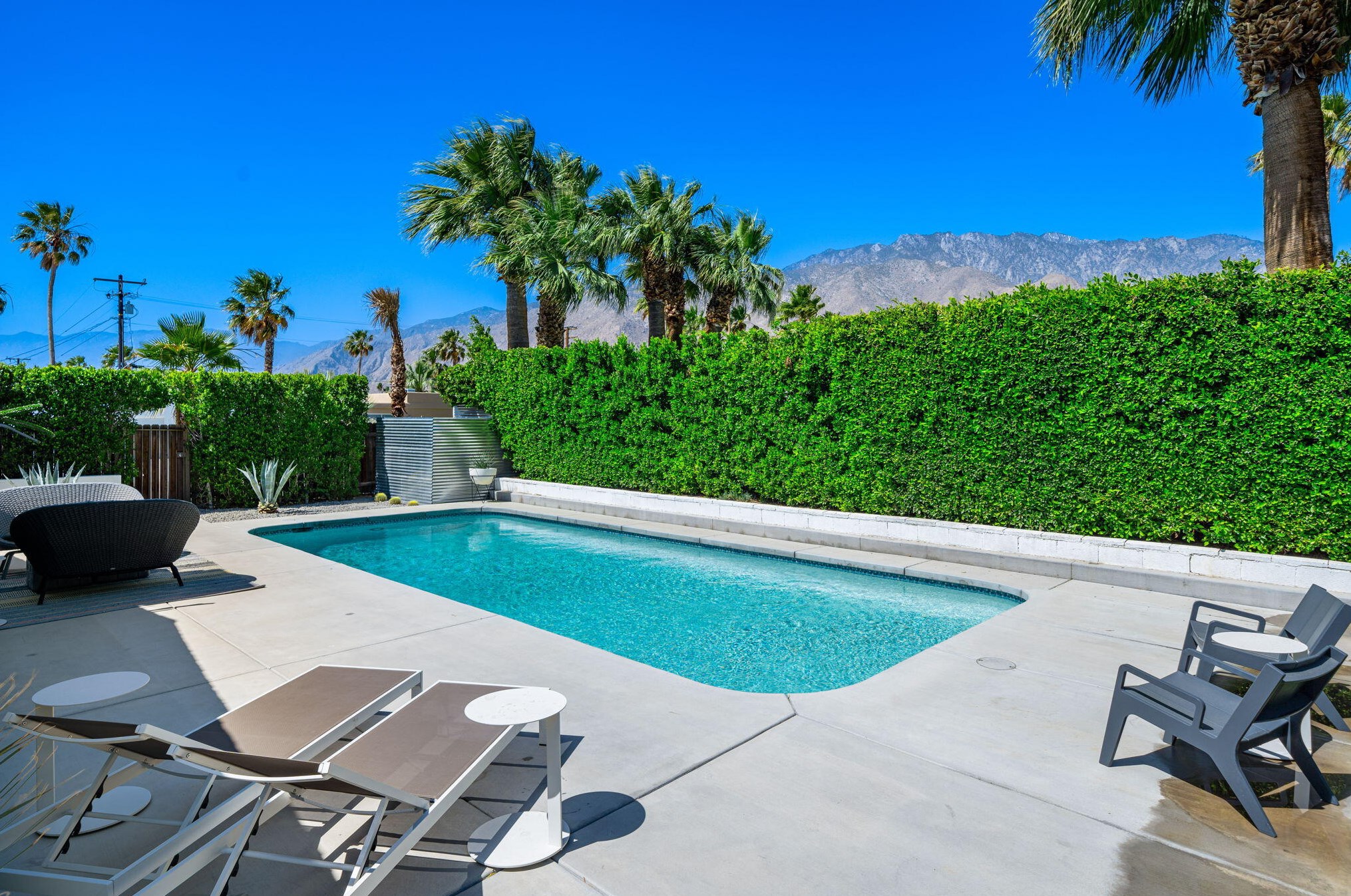 2311 Avenida Caballeros, Palm Springs CA  92262-3307 exterior