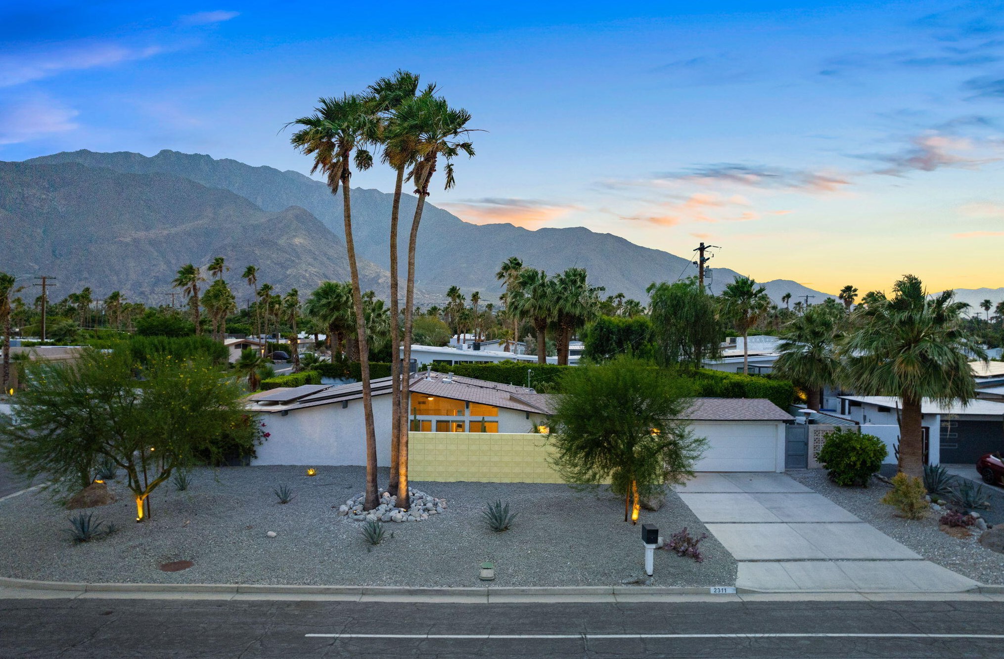 2311 Avenida Caballeros, Palm Springs CA  92262-3307 exterior
