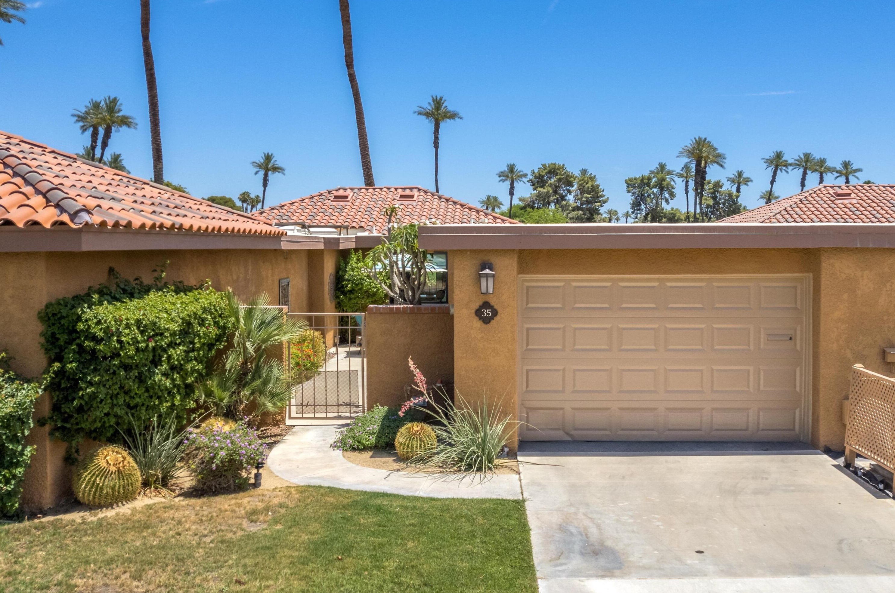 35 Sunrise Dr, Rancho Mirage CA  92270-3879 exterior