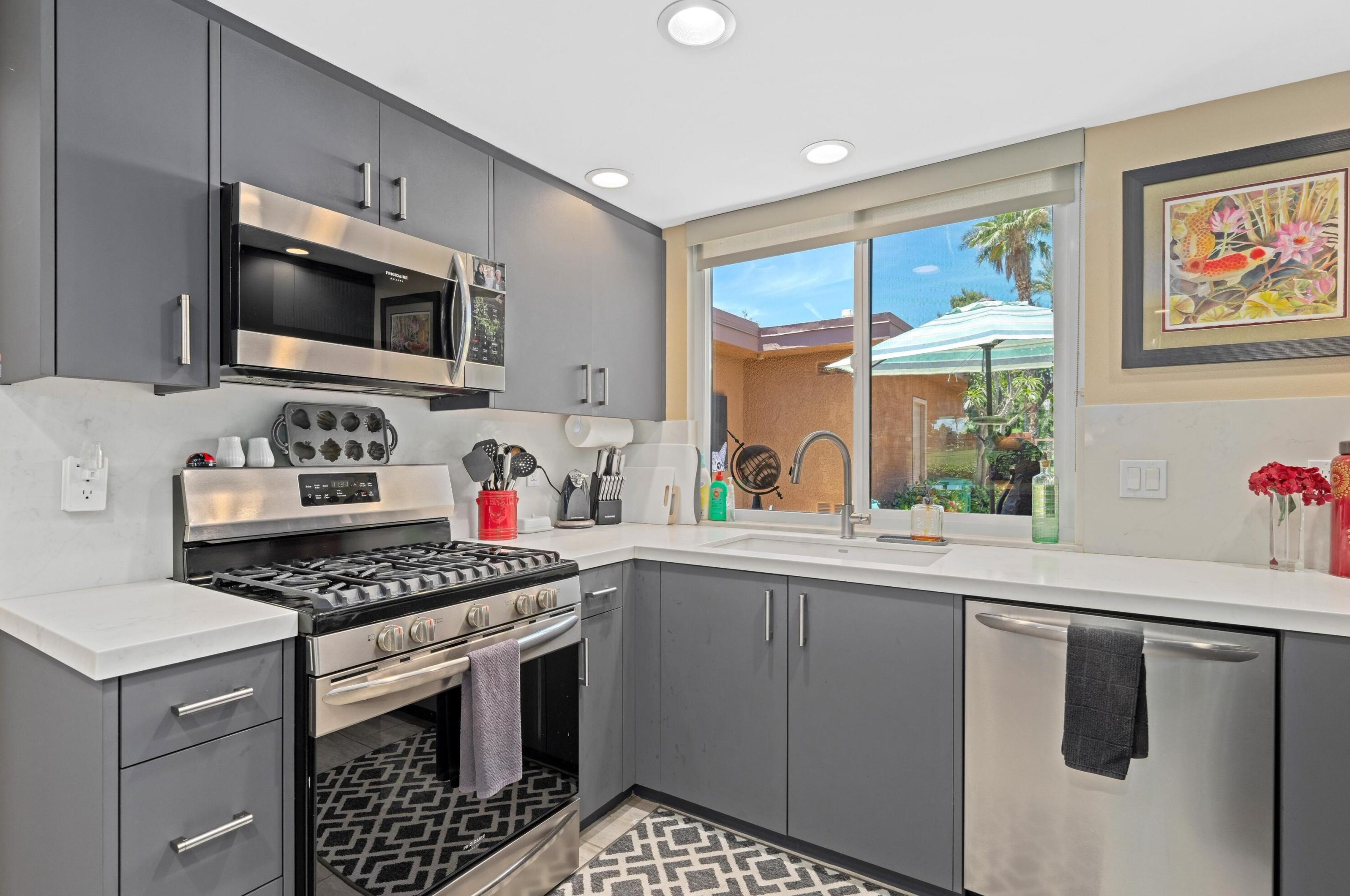 35 Sunrise Dr, Rancho Mirage CA  92270-3879 exterior
