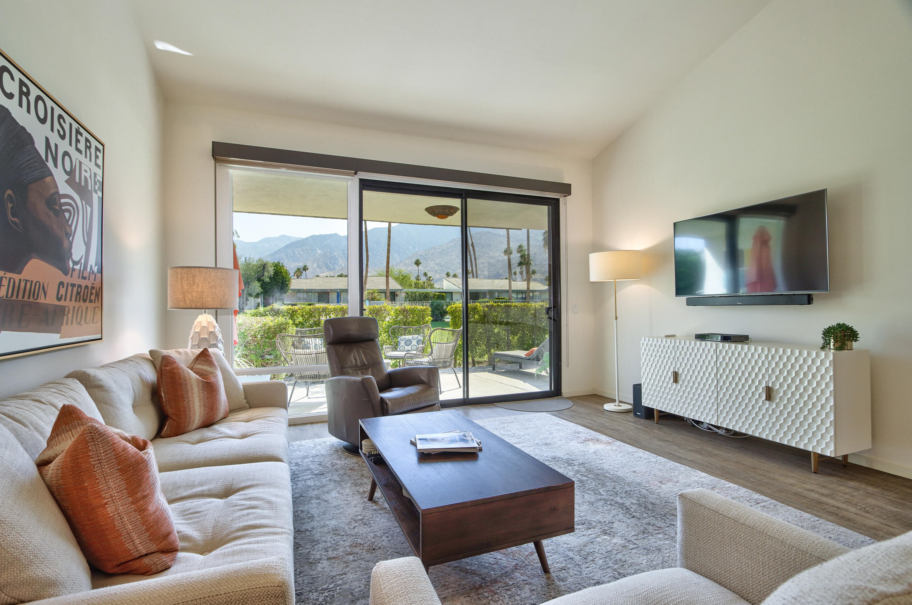 1905 Grand Bahama Dr, Palm Springs, CA 92264-8587