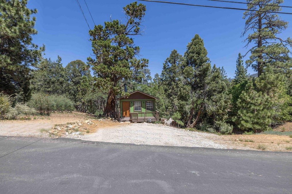 459 Pine Ln, Big Bear City, CA 92386