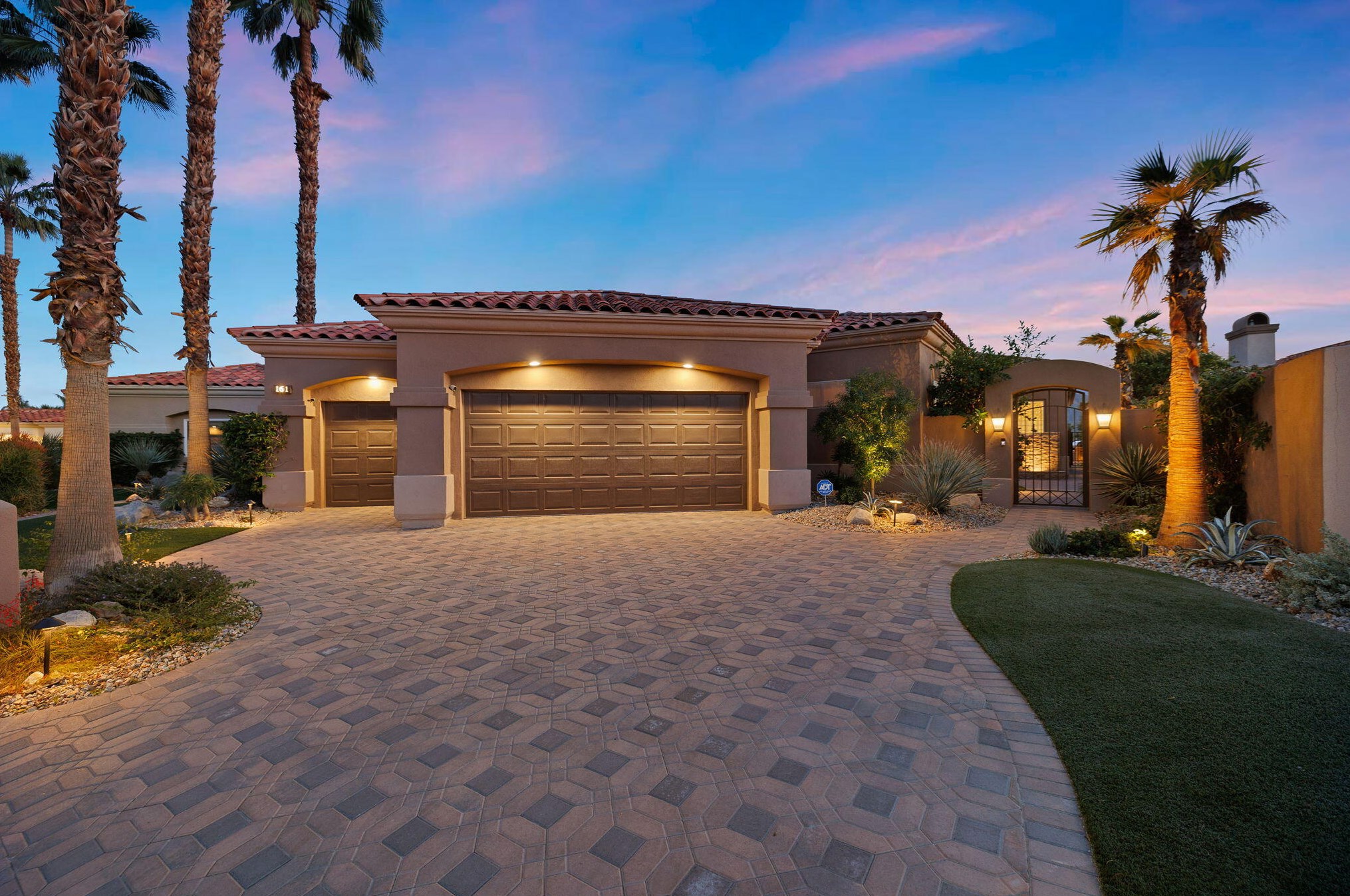 161 Tomahawk Dr, Palm Desert CA  92211-8949 exterior
