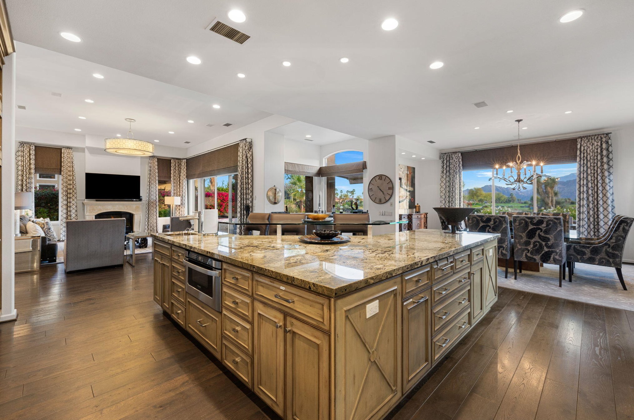 161 Tomahawk Dr, Palm Desert CA  92211-8949 exterior