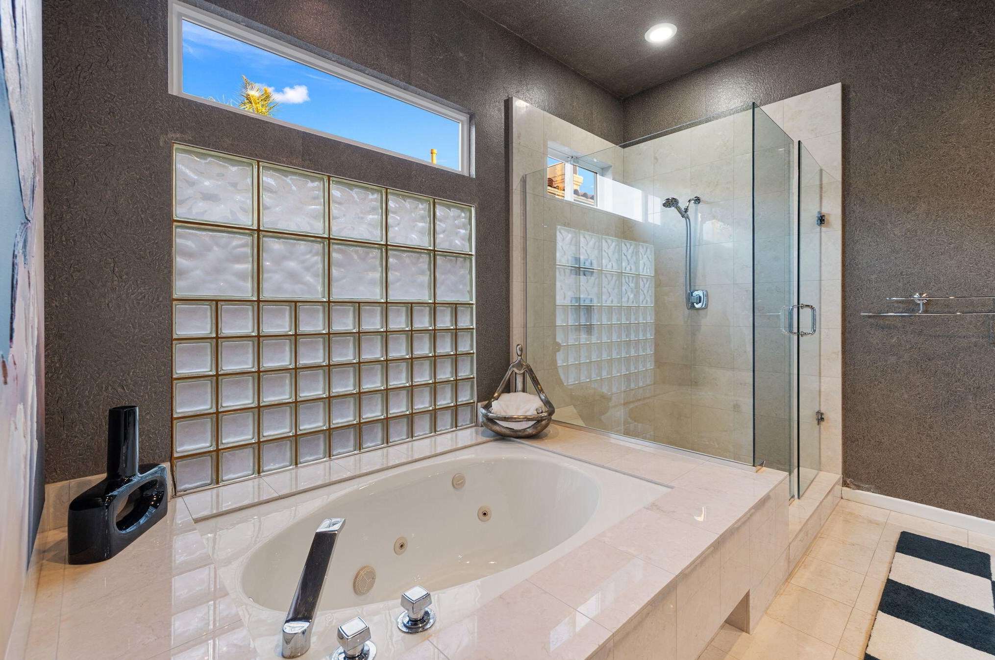 161 Tomahawk Dr, Palm Desert CA  92211-8949 exterior