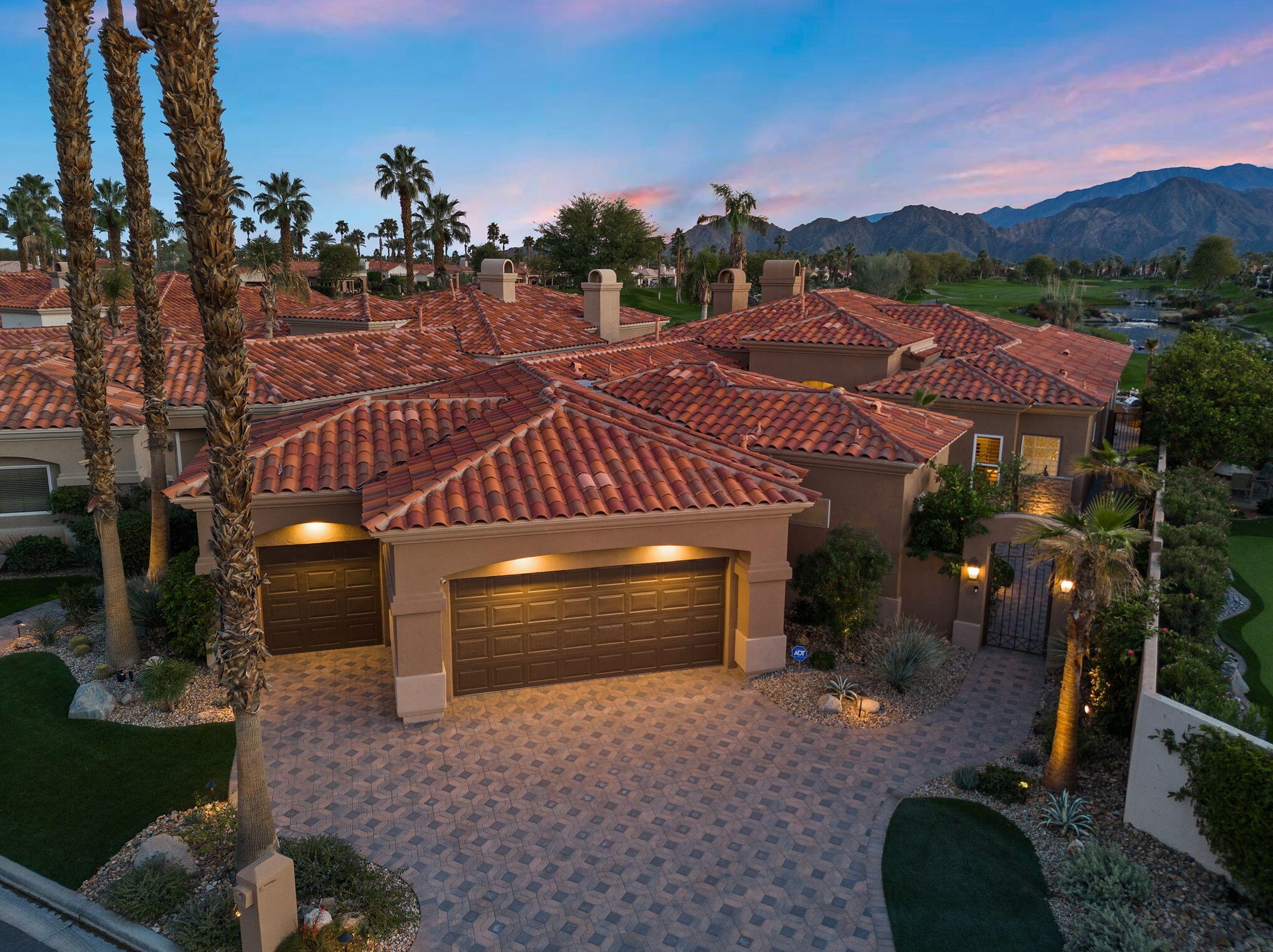 161 Tomahawk Dr, Palm Desert CA  92211-8949 exterior