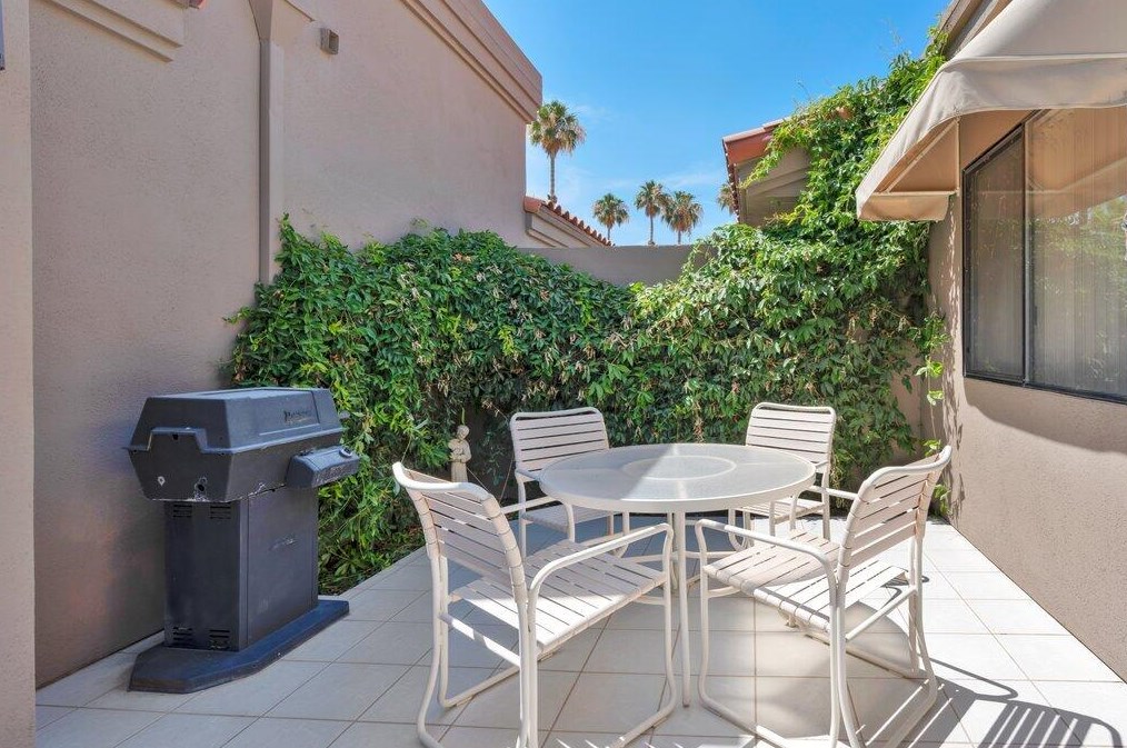 38951 Wisteria Dr, Palm Desert, CA 92211-7473