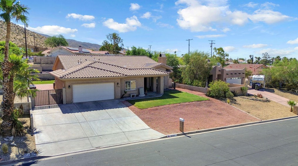 9284 Calle Del Diablo, Desert Hot Springs, CA 92240-1638