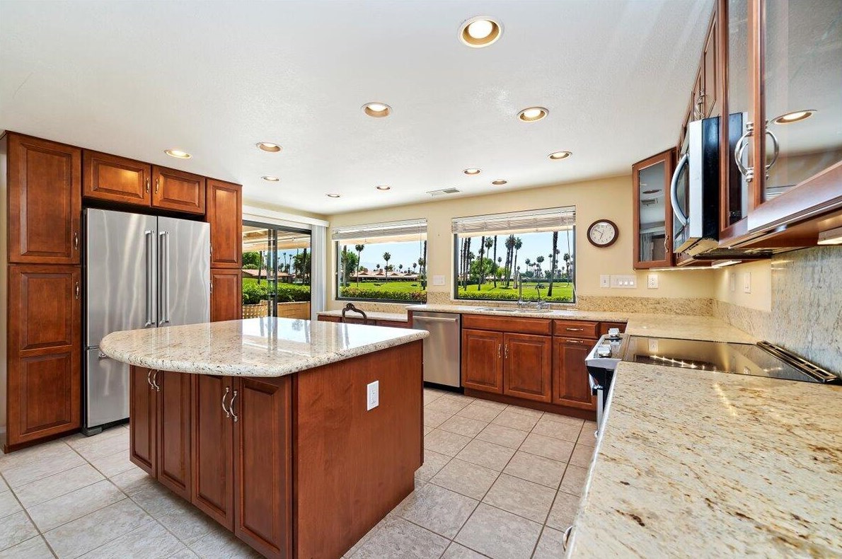 8 Maximo Way, Palm Desert, CA 92260-0332