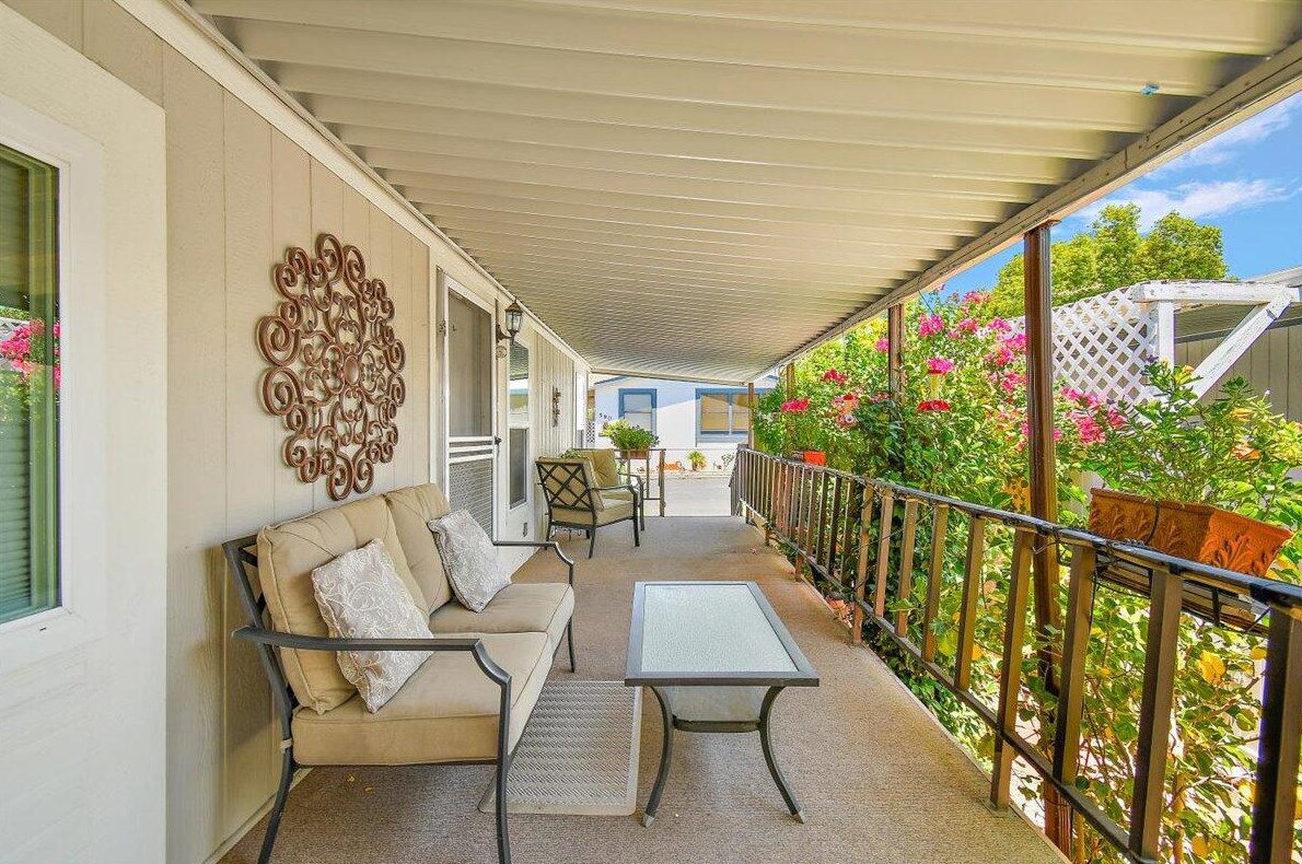 74711 Dillon Rd, Desert Hot Springs CA  92241-8805 exterior