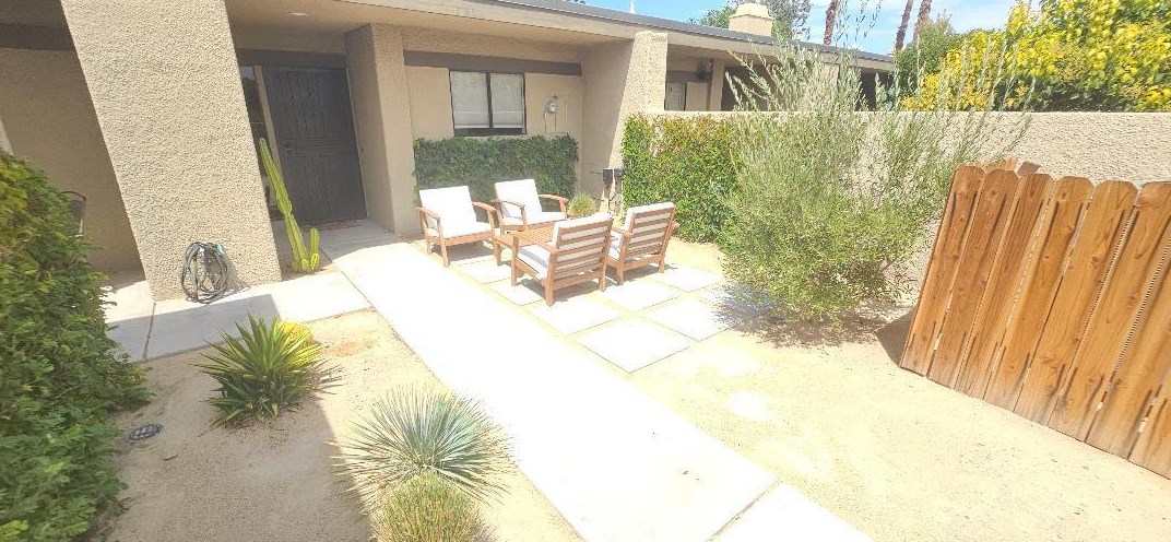 1322 Tiffany Cir, Palm Springs, CA 92262-7782