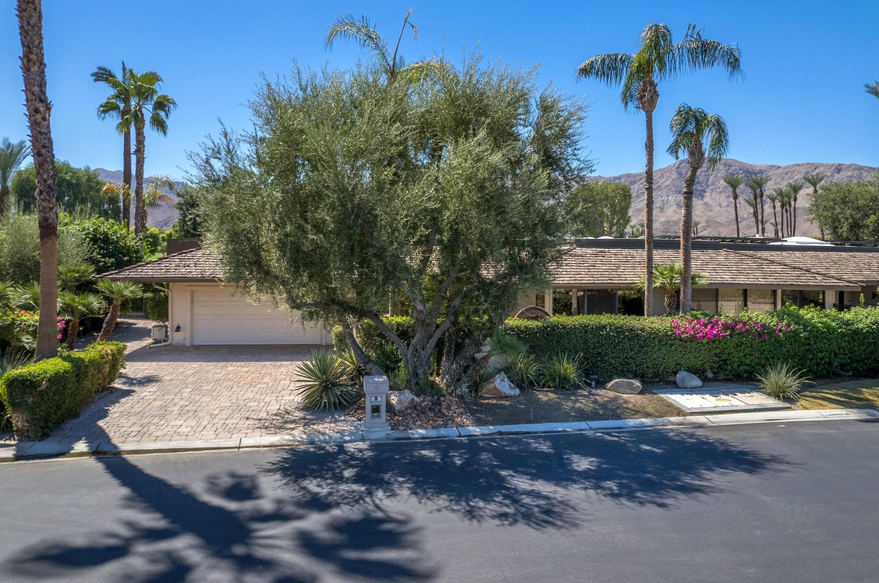 9 Duke Dr, Rancho Mirage, CA 92270-3647