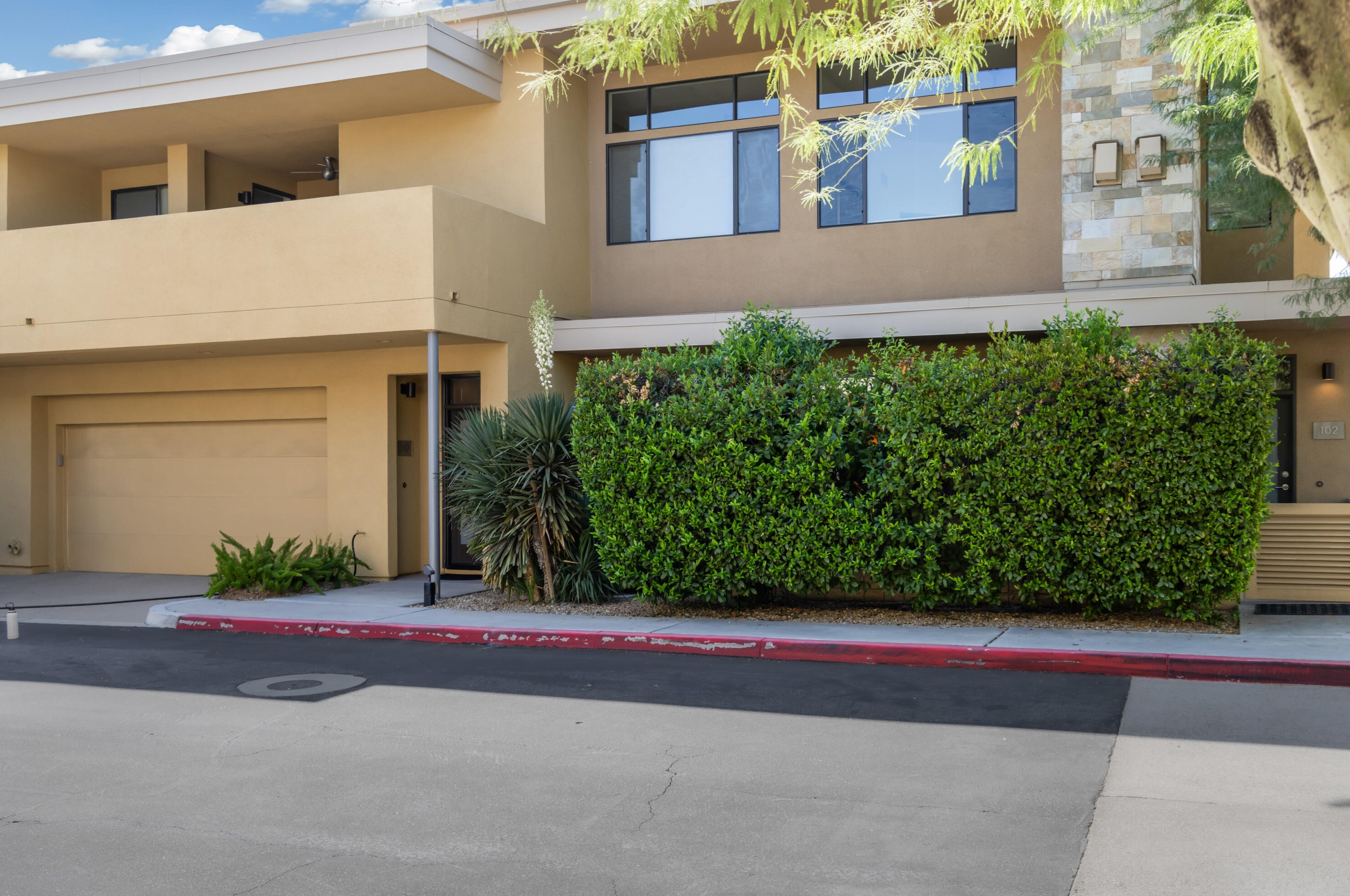 840 Palm Canyon Dr, Palm Springs, CA 92262-4424