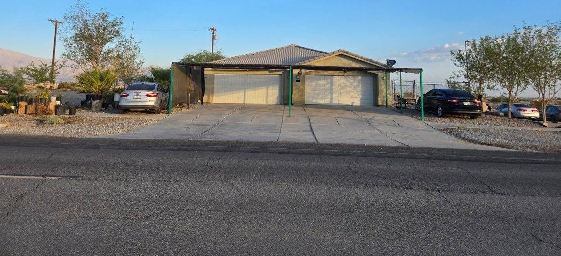 2443 Marina Dr, Thermal, CA 92274