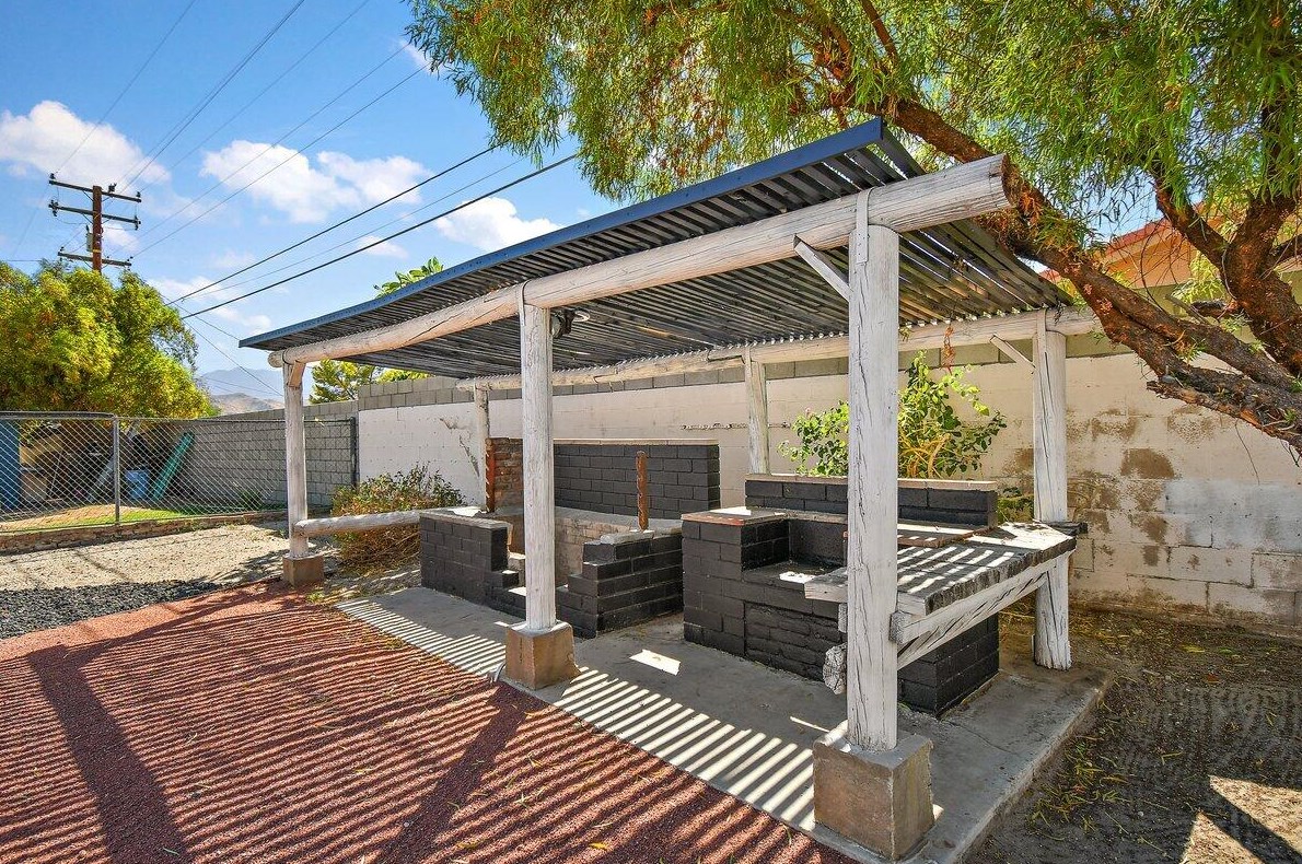 30557 San Antonio Dr, Cathedral City CA  92234-6077 exterior