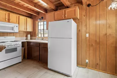 927 W Fairway Boulevard, Big Bear City, CA 92314 - Photo 8